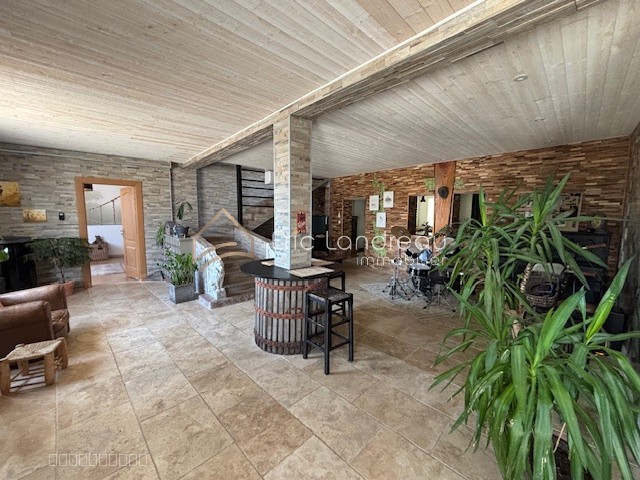 Maison à vendre à Avrille, 174 m², 5 pièces – photo 2 sur 16