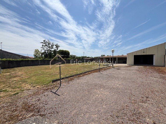 Terrain de 799 m2 avec garage et dépendances — photo 4