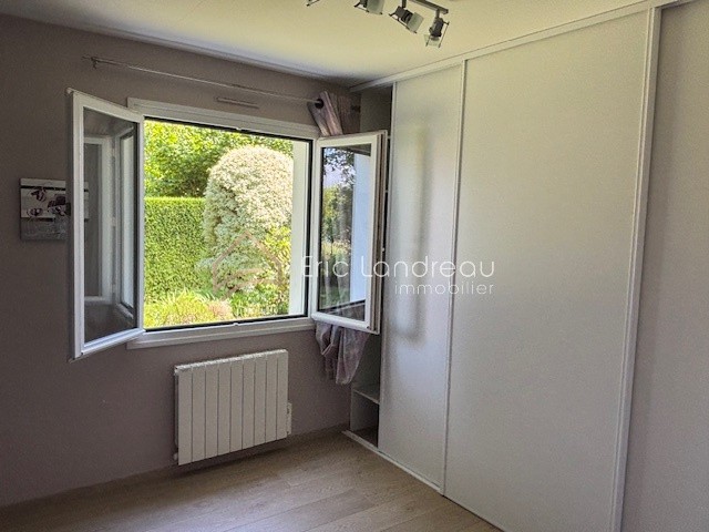 Ensemble immobilier avec deux maisons et garages — photo 14