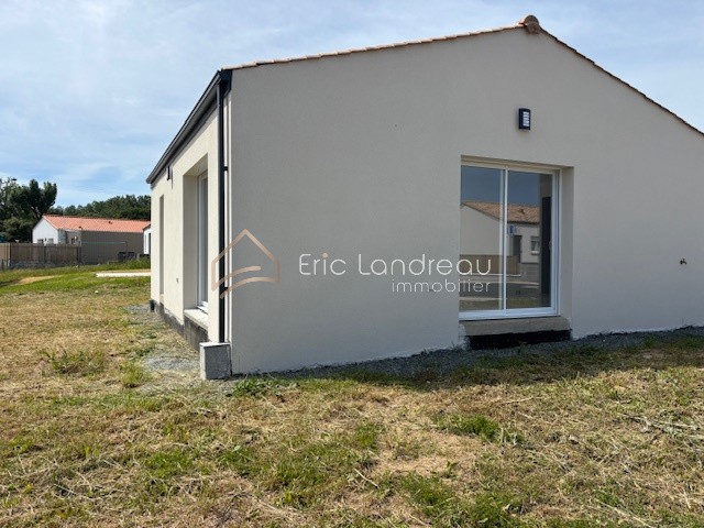 Maison à vendre à Avrille, 460 m², 3 pièces – photo 3 sur 8