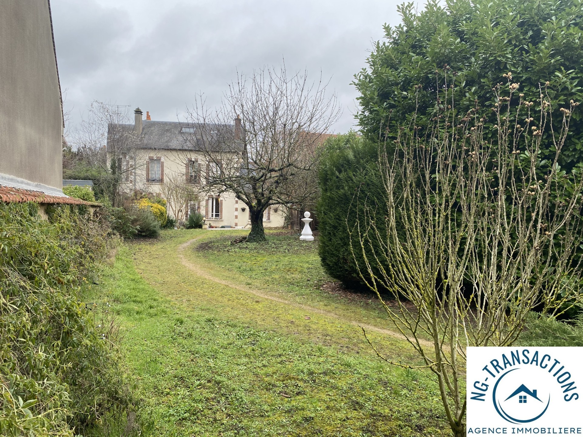 Bien immobilier à vendre à Auxerre, 220 m², 9 pièces – photo 2 sur 15