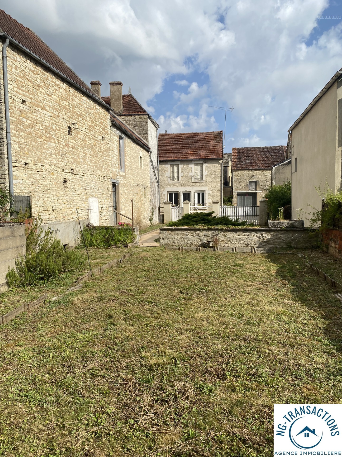 Bien immobilier à vendre à Arcy sur cure, 104 m², 5 pièces – photo 1 sur 10
