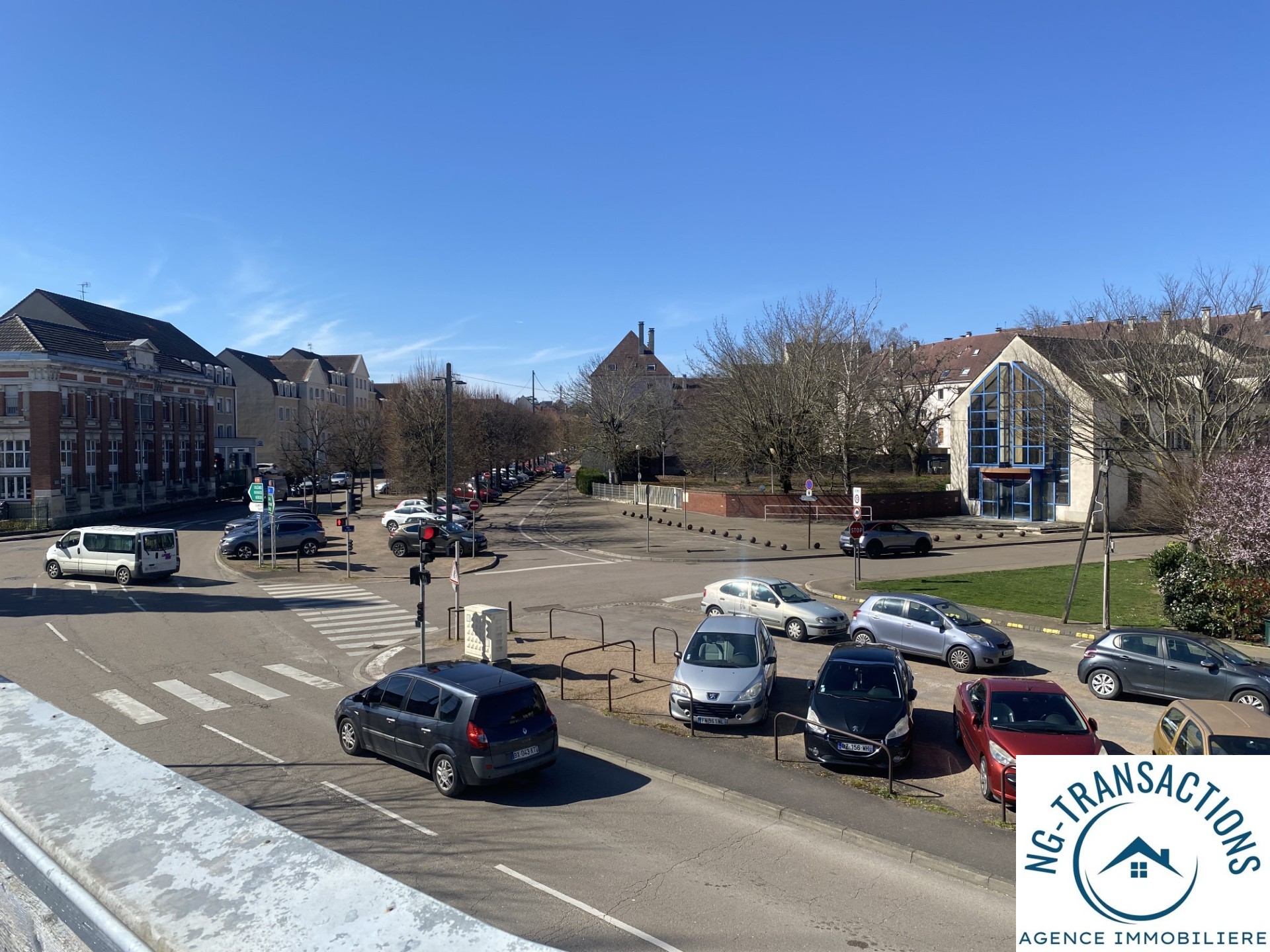 Local commercial à vendre à Auxerre, 400 m² – photo 1 sur 8