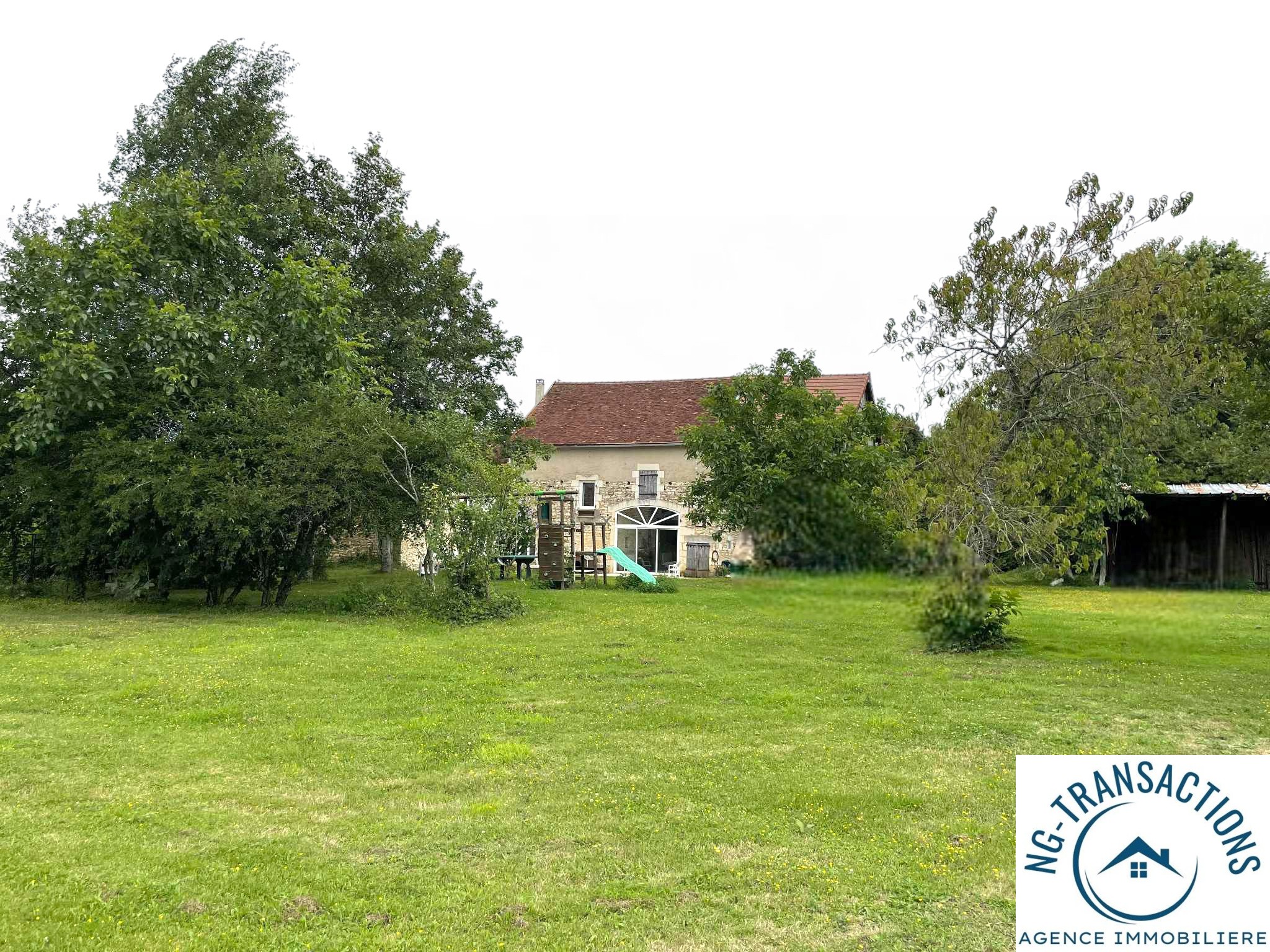 Bien immobilier à vendre à Entrains sur nohain, 260 m², 10 pièces – photo 1 sur 5