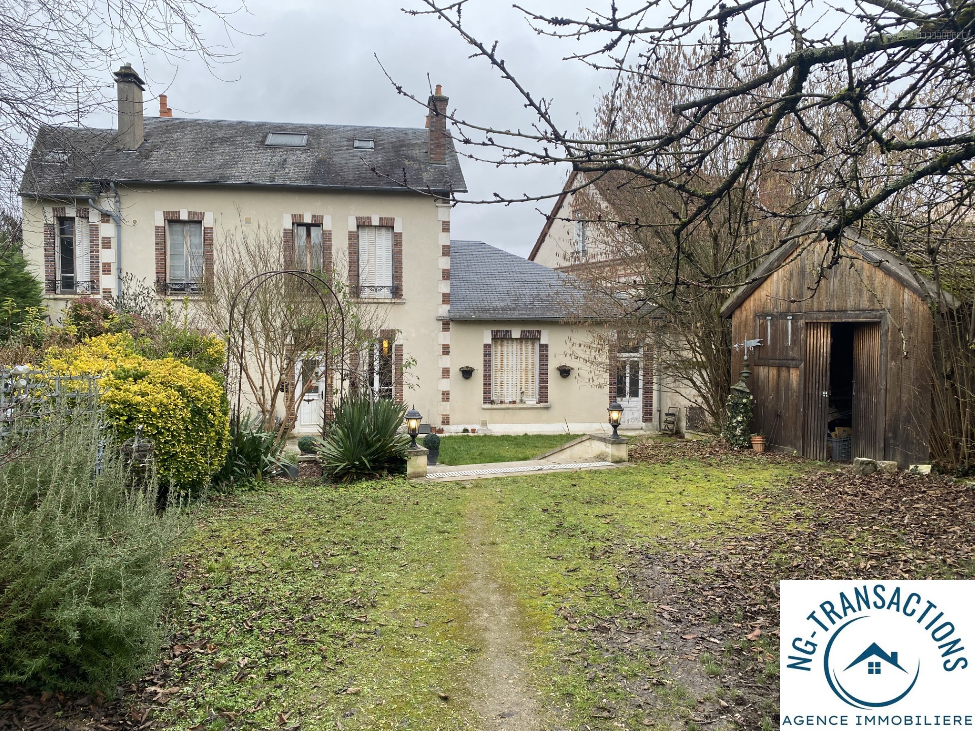 Bien immobilier à vendre à Auxerre, 220 m², 9 pièces – photo 1 sur 15