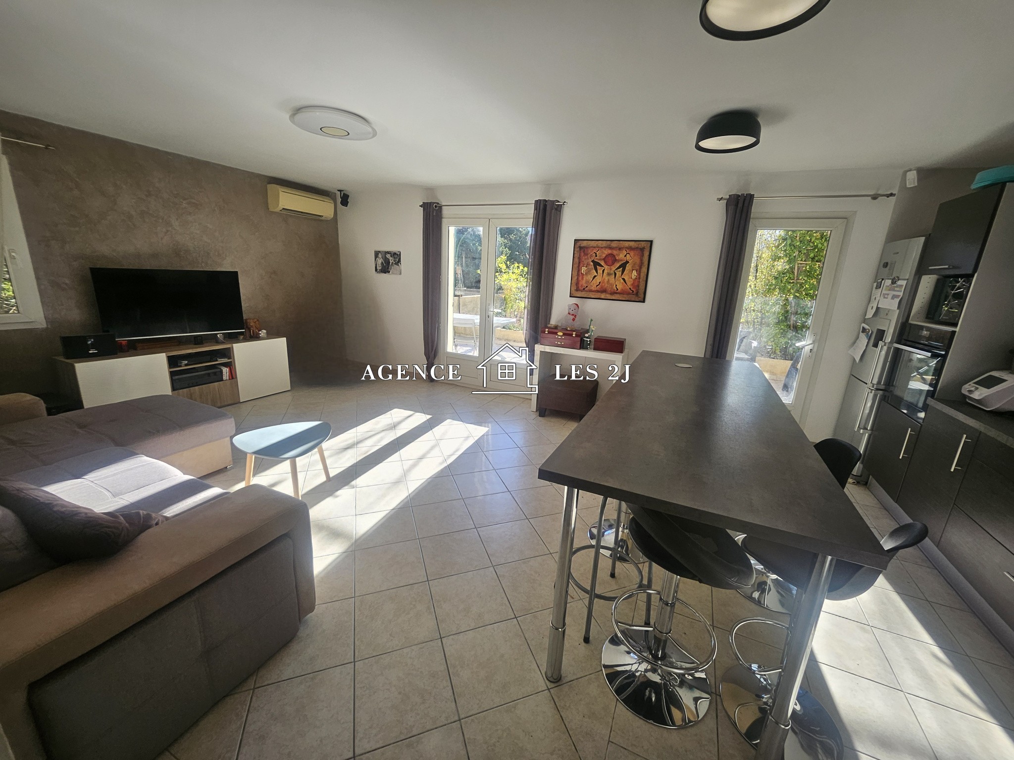Appartement à vendre à Marseille, 592 m², 4 pièces – photo 3 sur 12