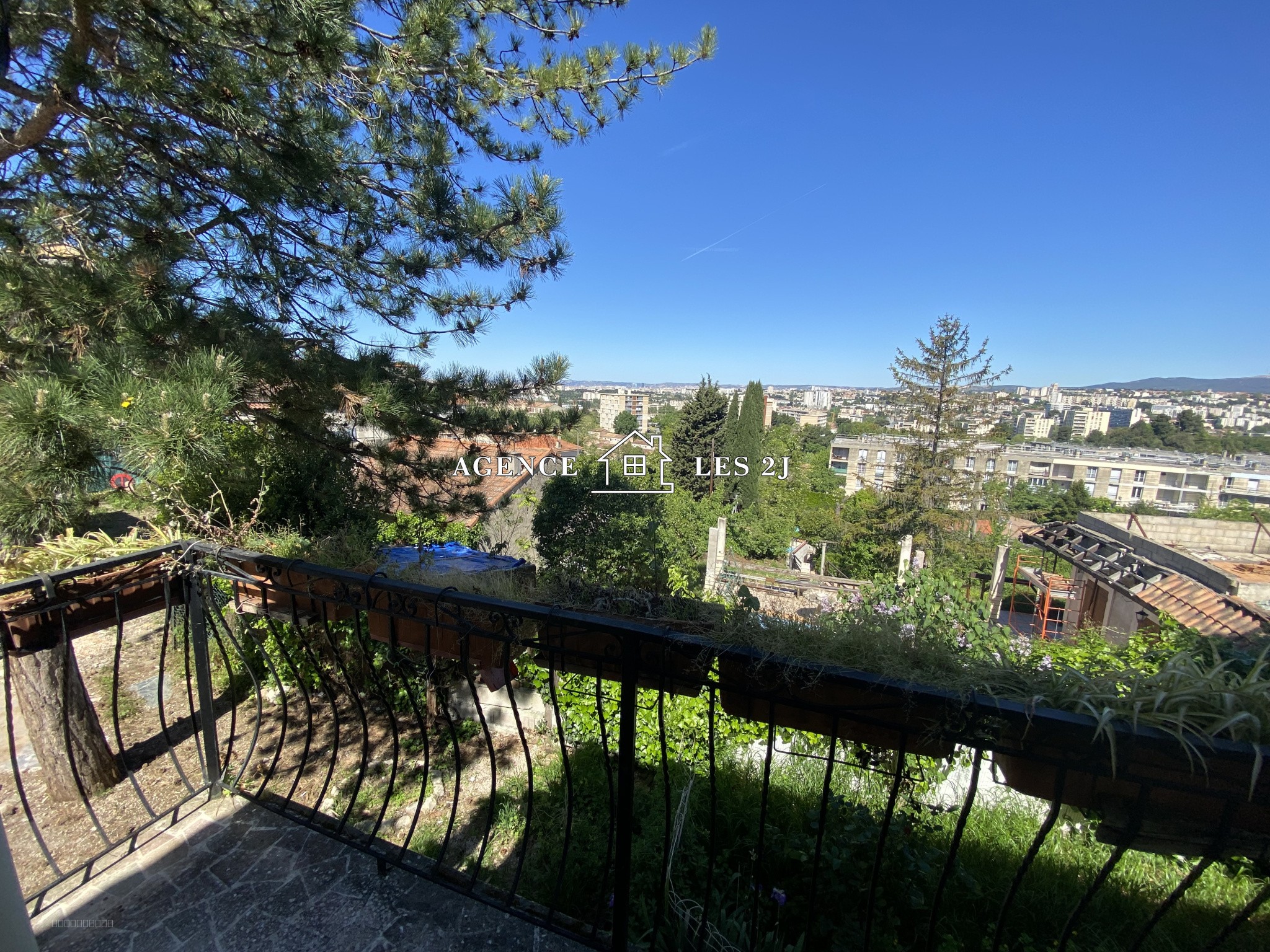Maison à vendre à Marseille, 110 m², 6 pièces – photo 2 sur 13