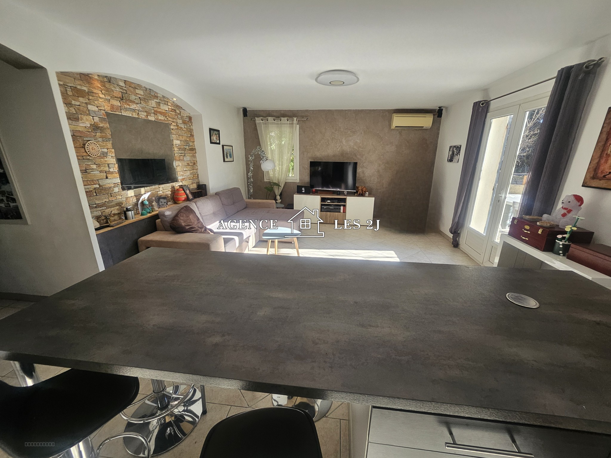 Appartement à vendre à Marseille, 592 m², 4 pièces – photo 2 sur 12