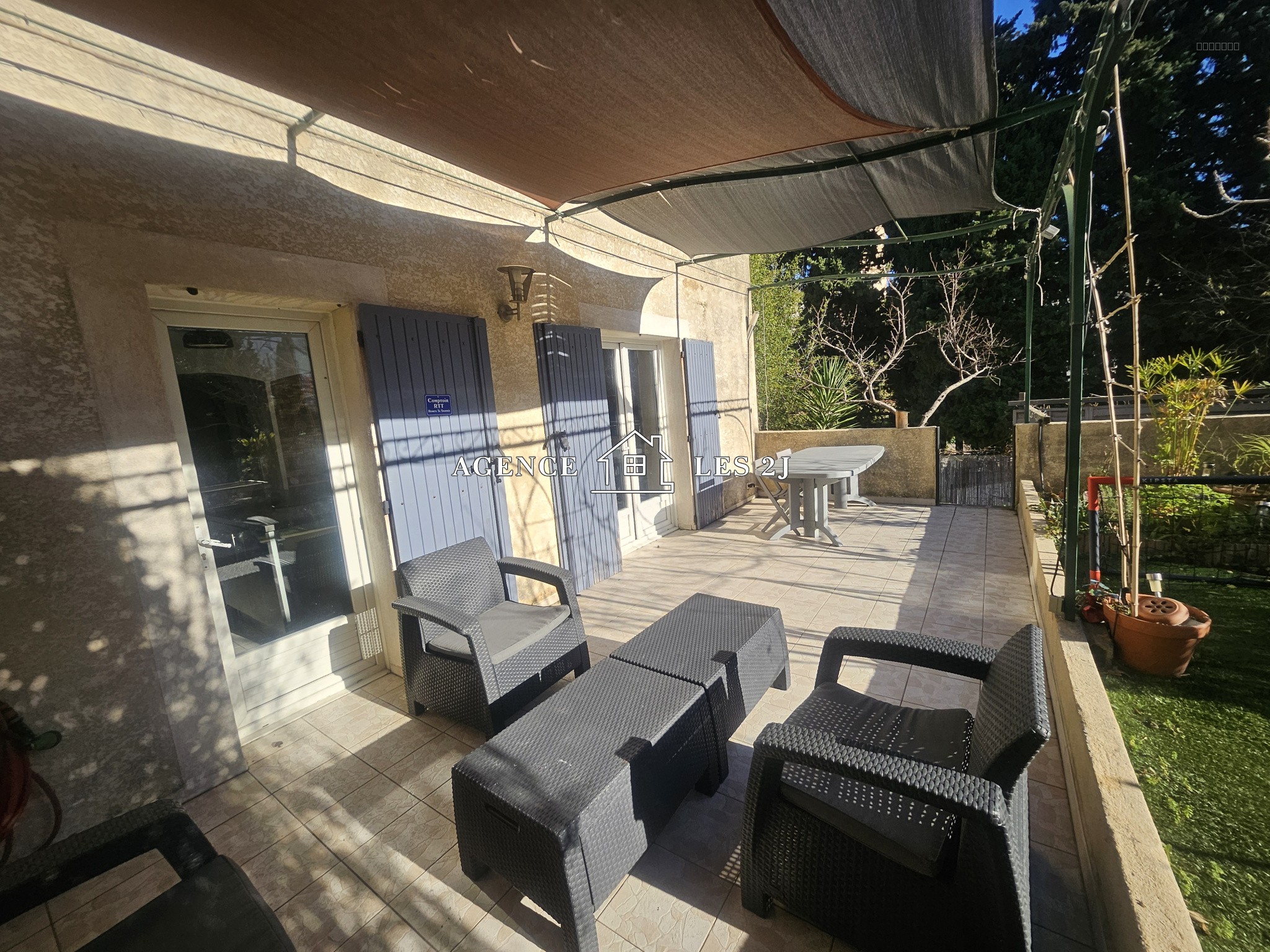 Appartement à vendre à Marseille, 592 m², 4 pièces – photo 1 sur 12