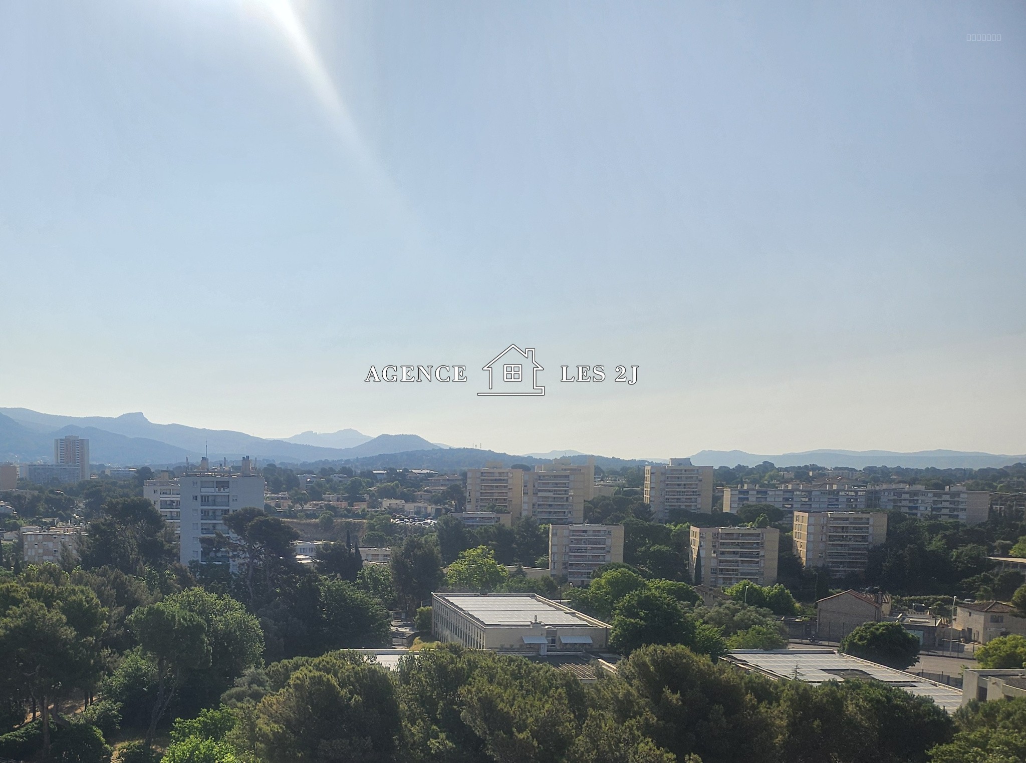 Appartement à vendre à Marseille, 450 m², 4 pièces – photo 1 sur 11