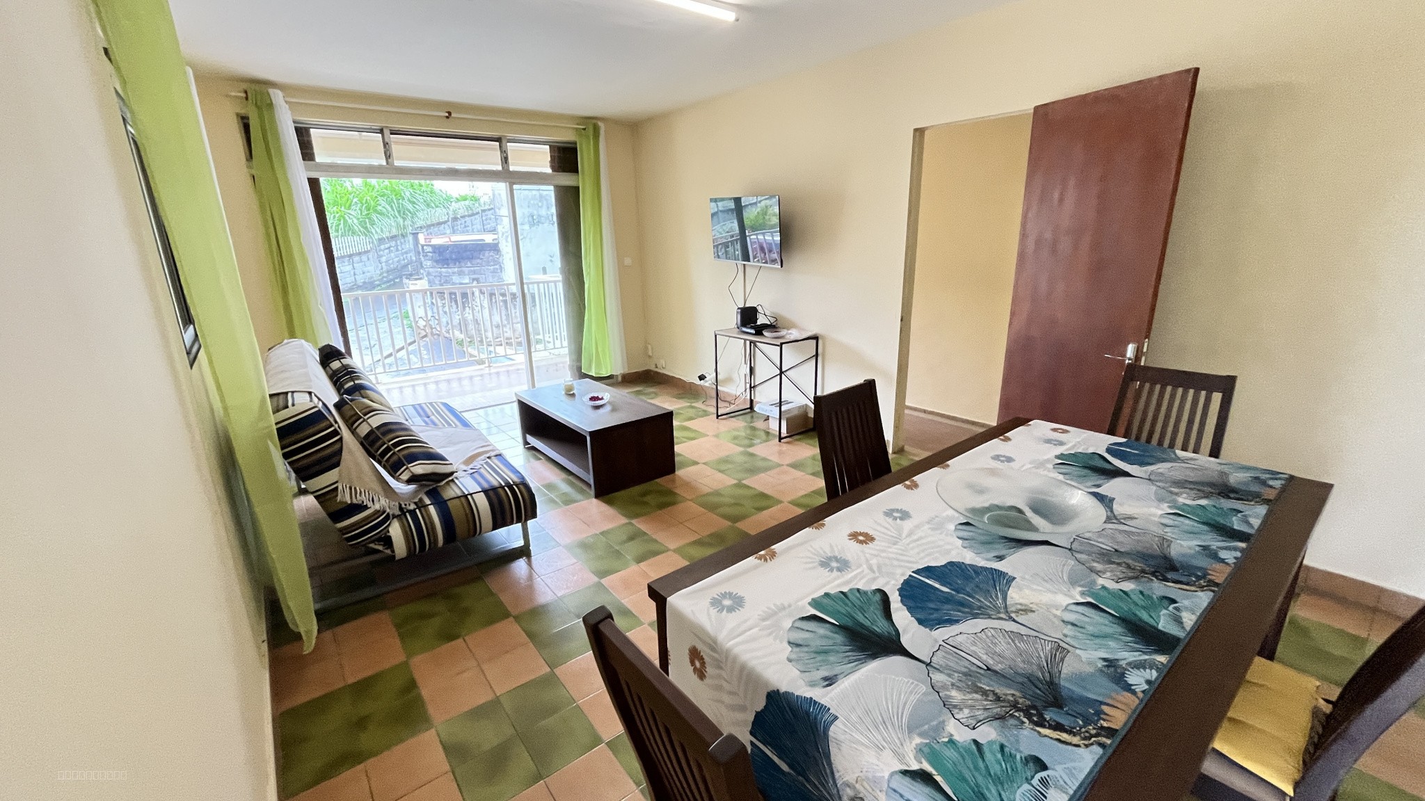 Appartement à vendre à St francois, 850 m², 2 pièces – photo 2 sur 11