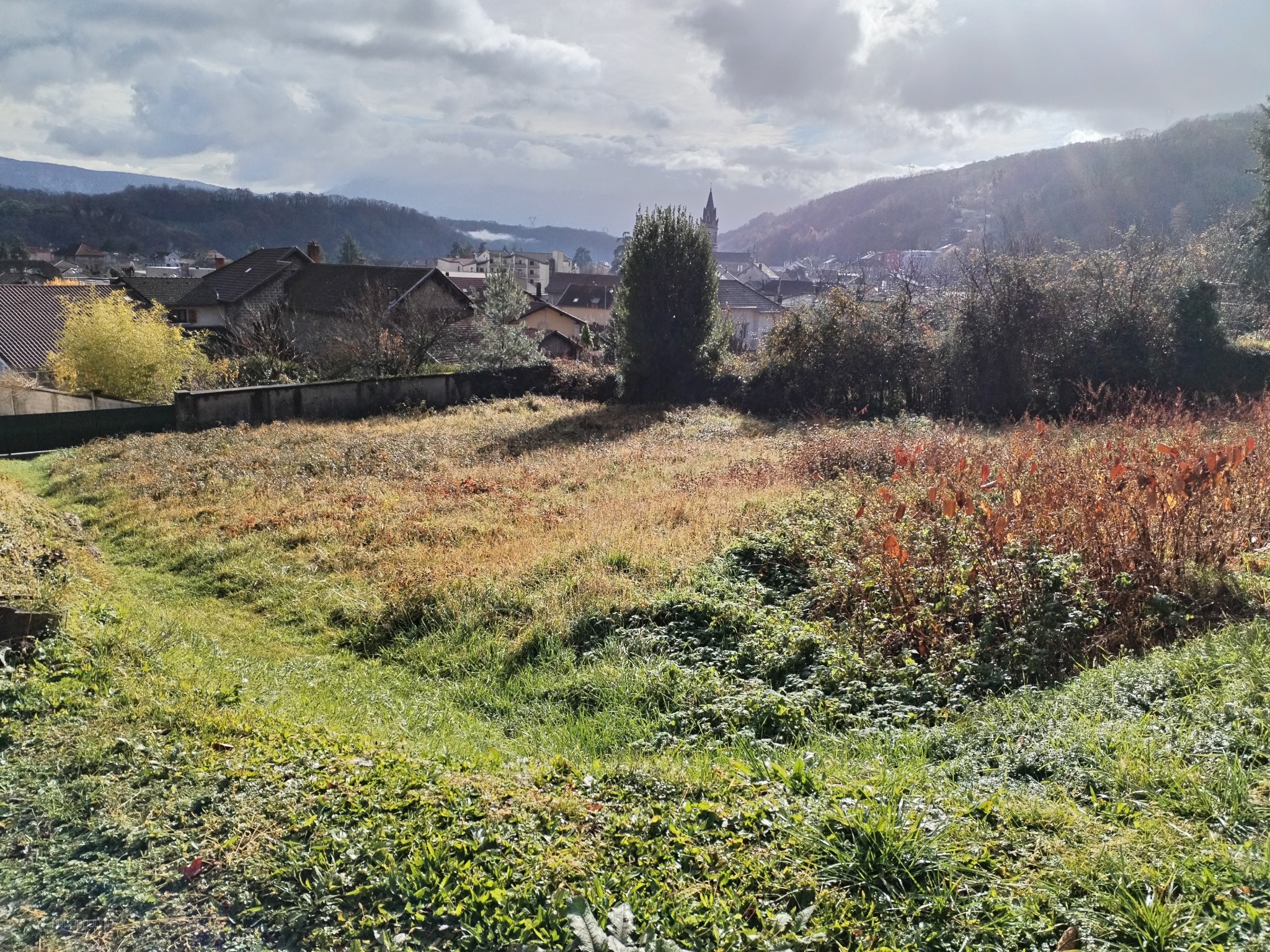 Bien immobilier à vendre à Renage, 800 m² – photo 2 sur 3