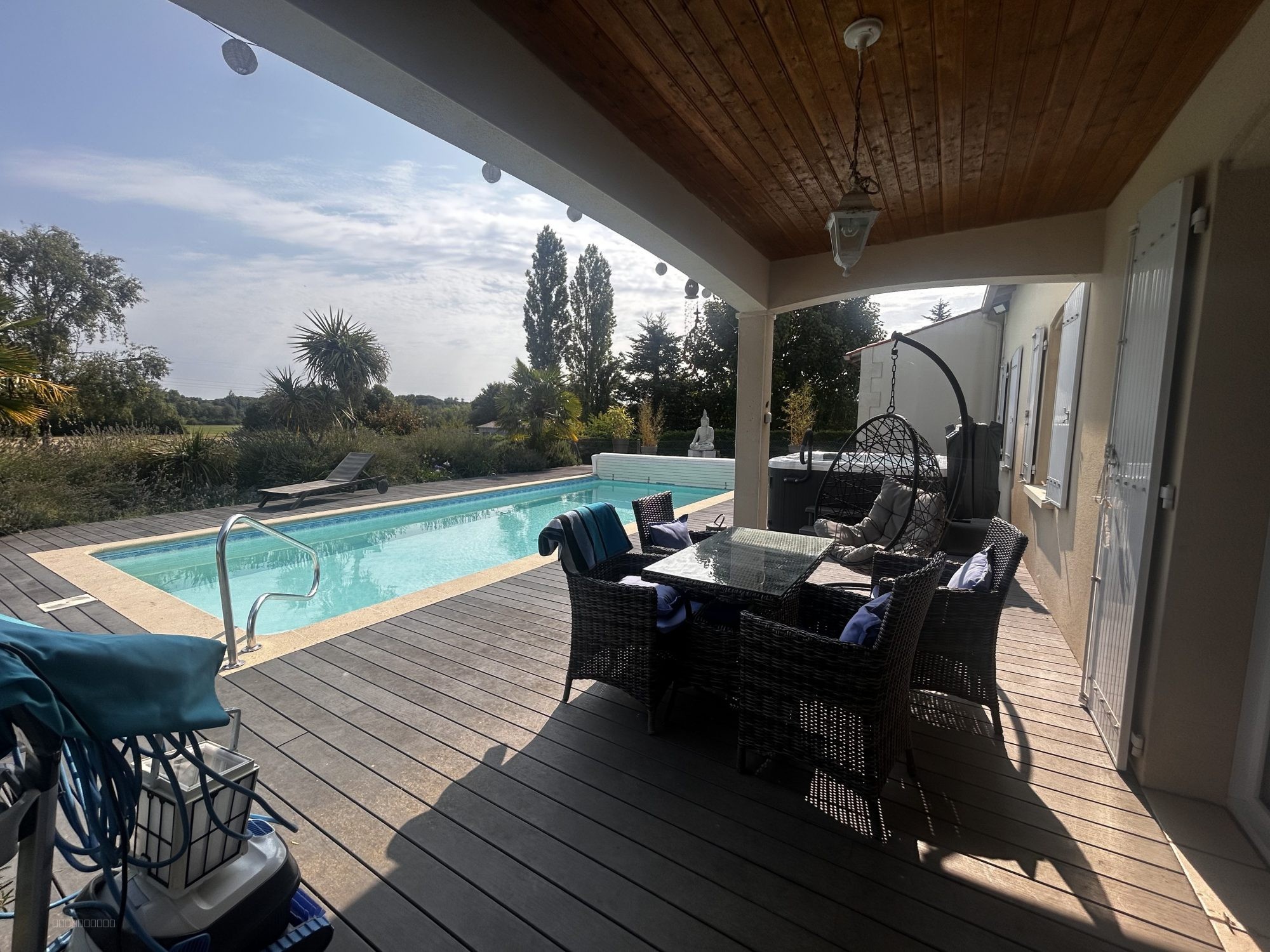 Maison à vendre à Saintes, 700 m², 7 pièces – photo 2 sur 19