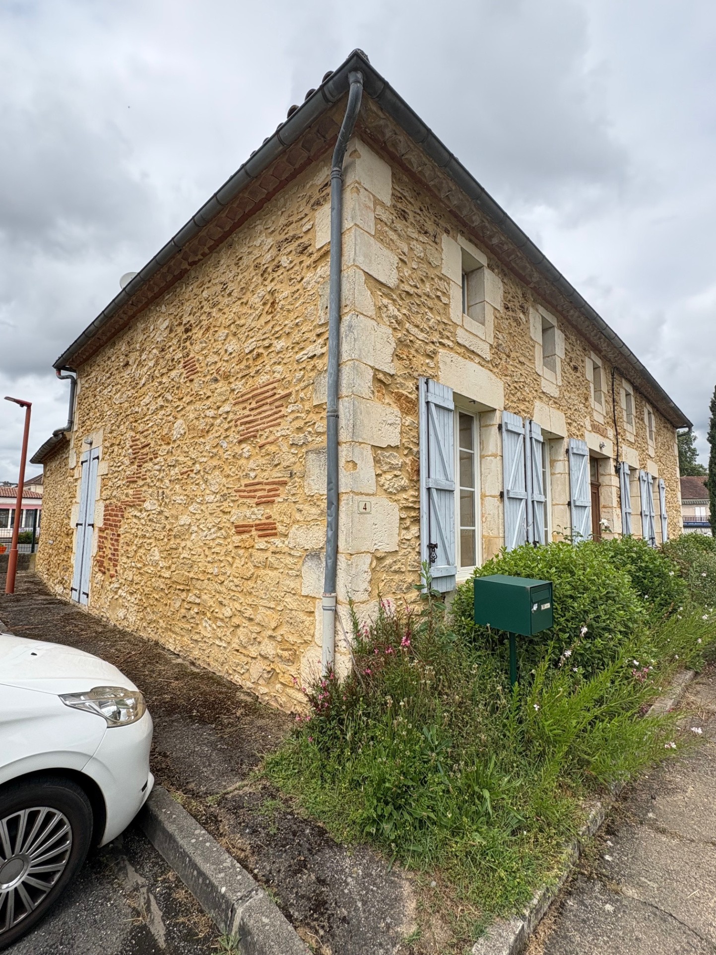 CHARMANTE MAISON EN PIERRE EN PLEIN CENTRE DE MONSEMPRON LIBOS — photo 18