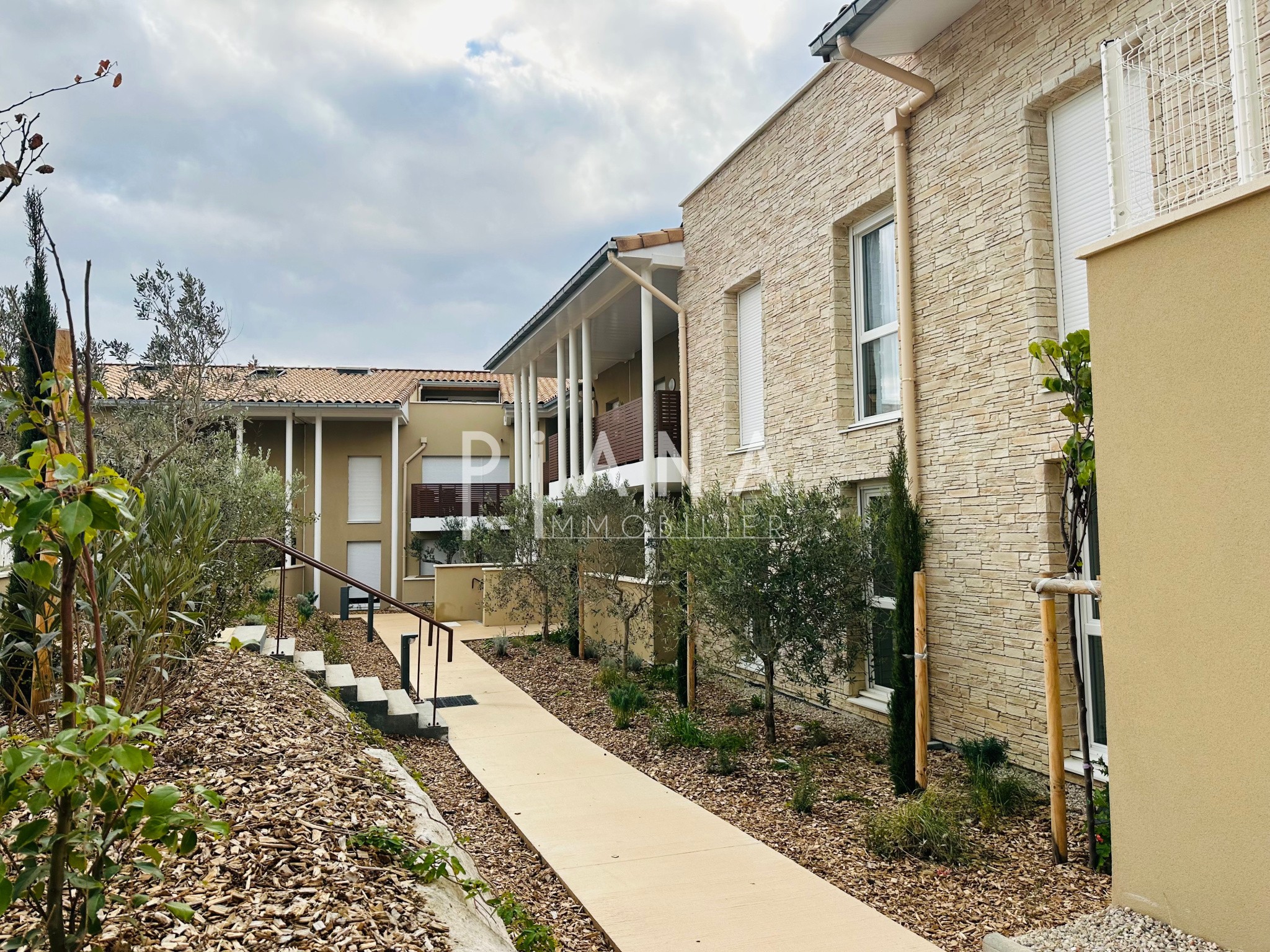 Appartement à vendre à Lancon provence, 72,8 m², 3 pièces – photo 1 sur 20