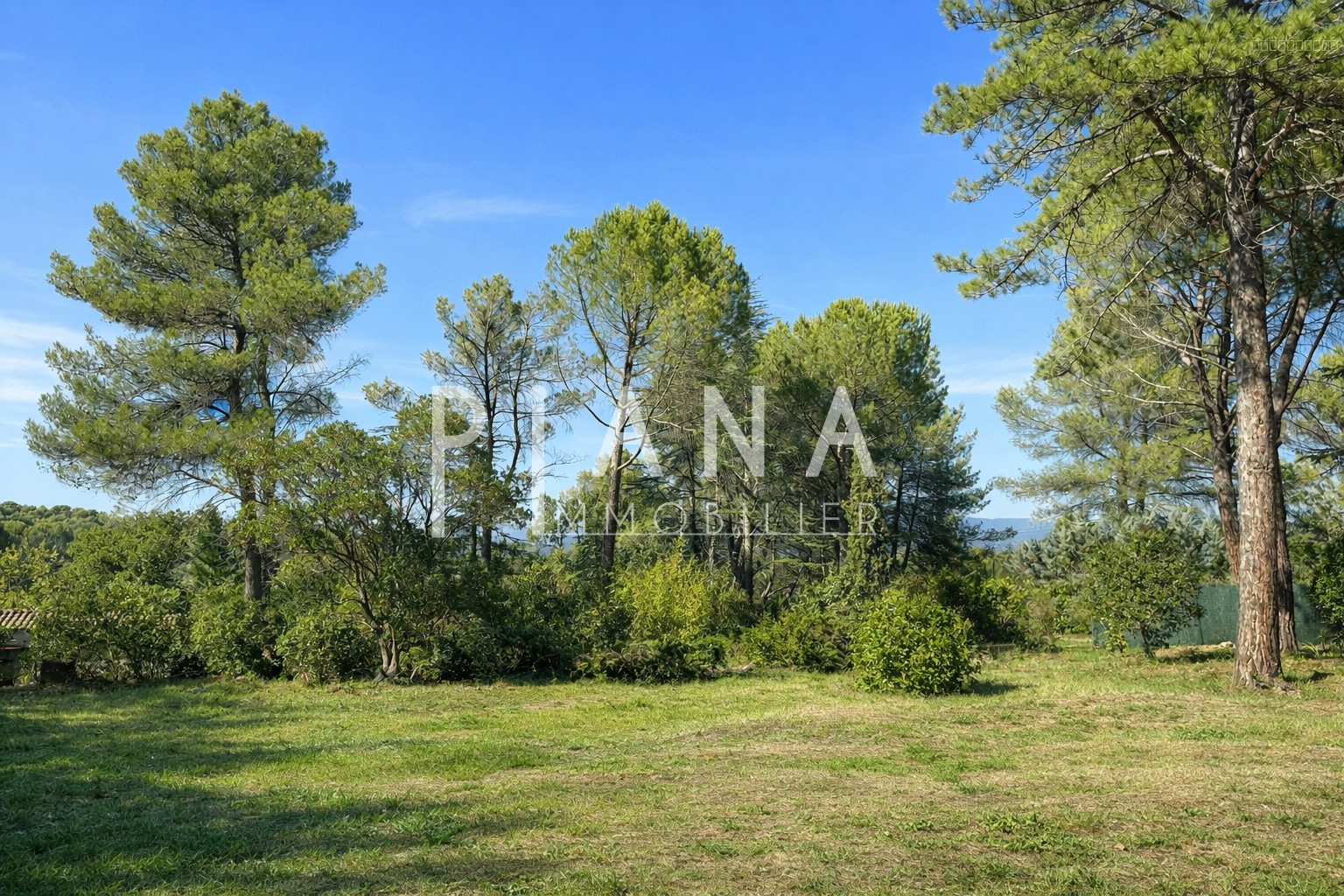 Bien immobilier à vendre à Venelles, 1 097 m² – photo 1 sur 5