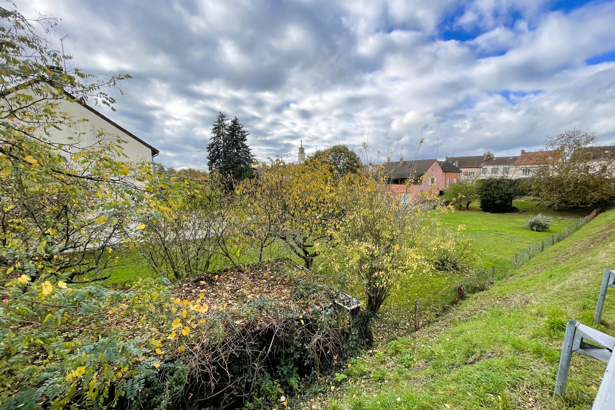 Bien immobilier à vendre à Digoin, 1 554 m² – photo 2 sur 6
