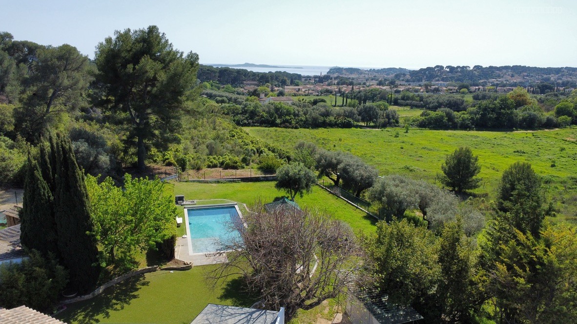 Villa à vendre à Sanary sur mer, 410 m², 6 pièces – photo 1 sur 6