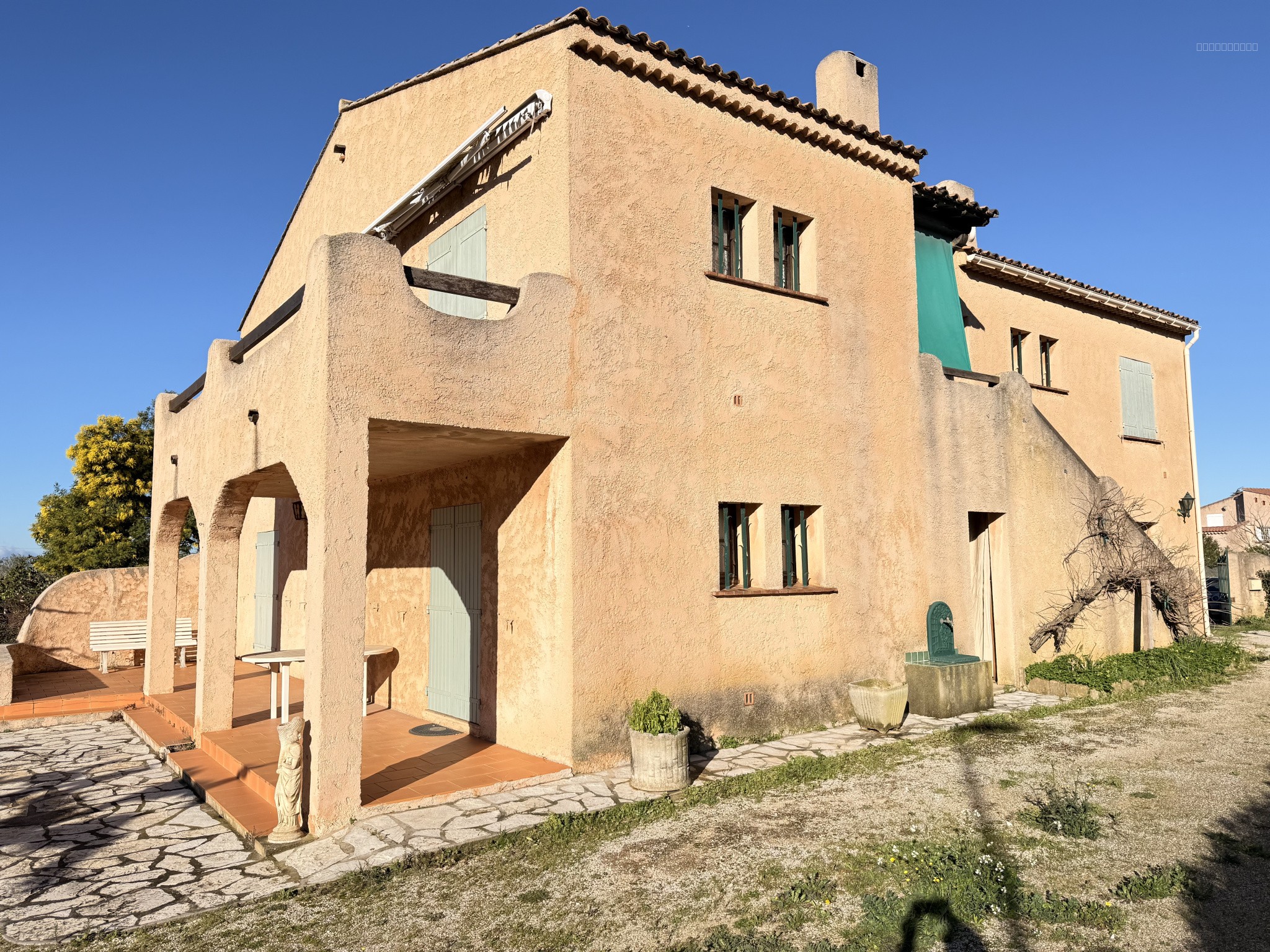 Maison à vendre à Six fours les plages, 211,17 m², 9 pièces – photo 1 sur 10