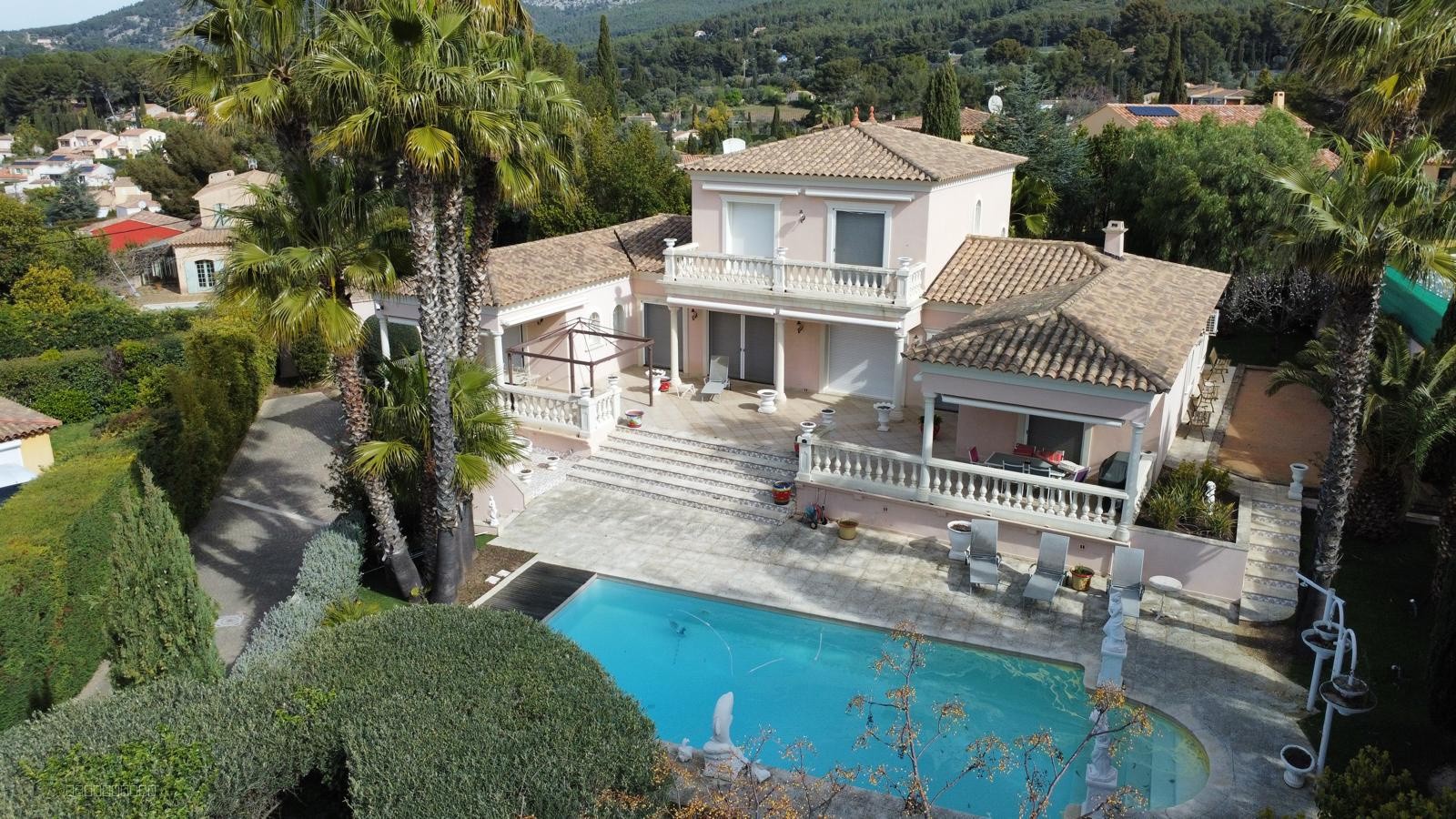 Villa à vendre à Sanary sur mer, 250 m², 6 pièces – photo 2 sur 7
