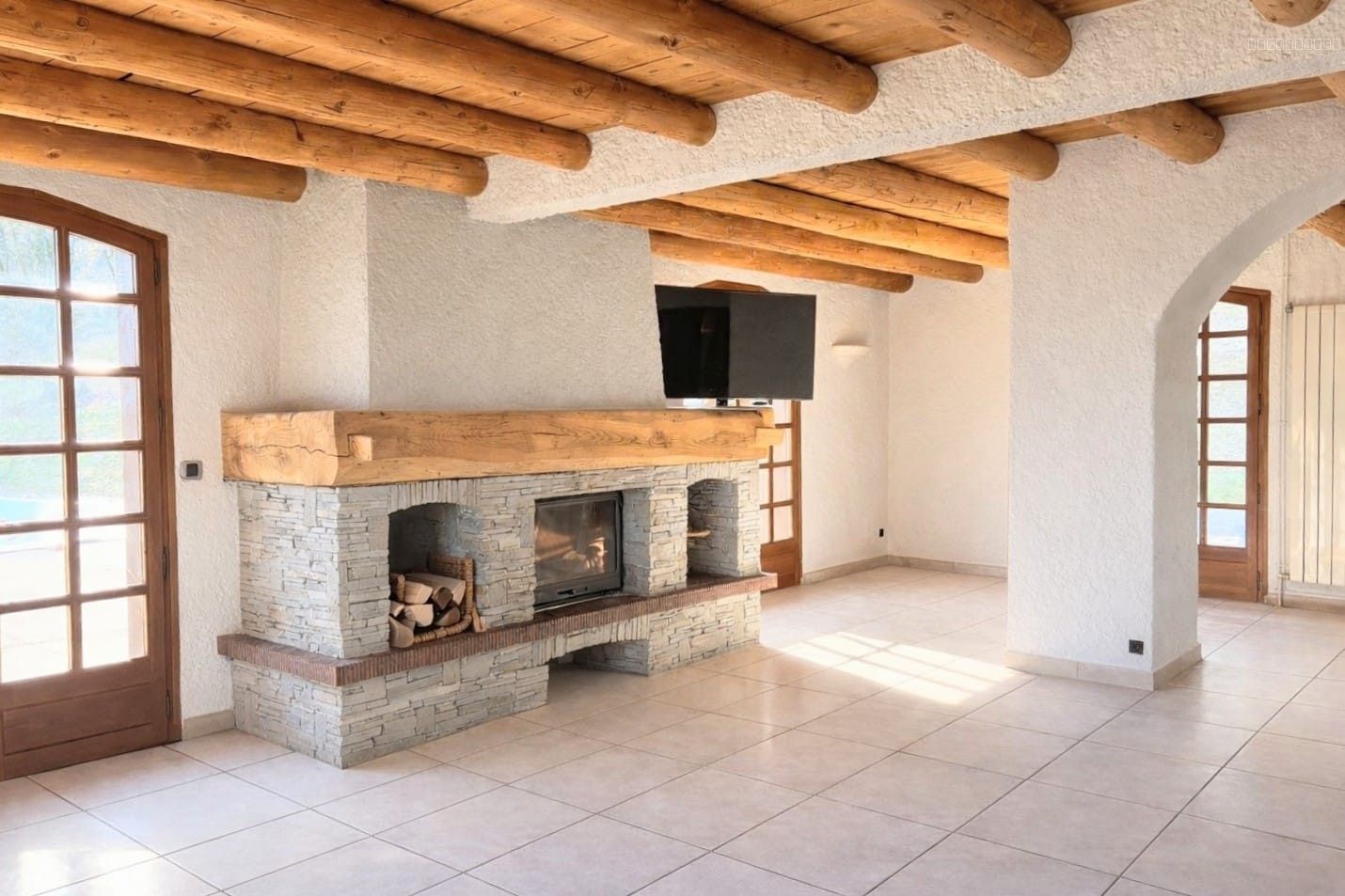 Villa à vendre à Le bourget du lac, 297 m², 8 pièces – photo 1 sur 11