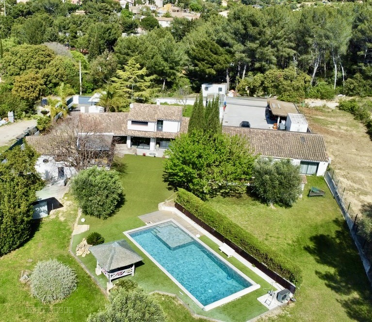 Villa à vendre à Sanary sur mer, 410 m², 6 pièces – photo 2 sur 6