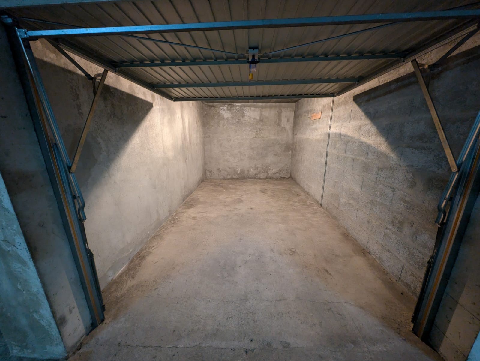 Garage à vendre à Annecy, 1 400 m² – photo 2 sur 5