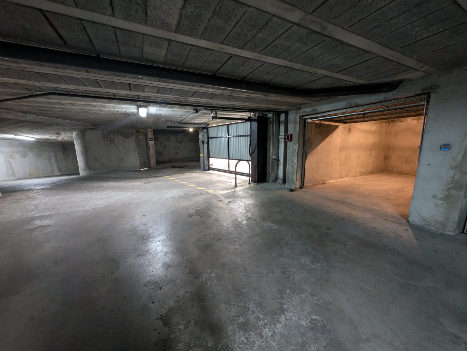 Garage à vendre à Annecy, 1 400 m² – photo 3 sur 5