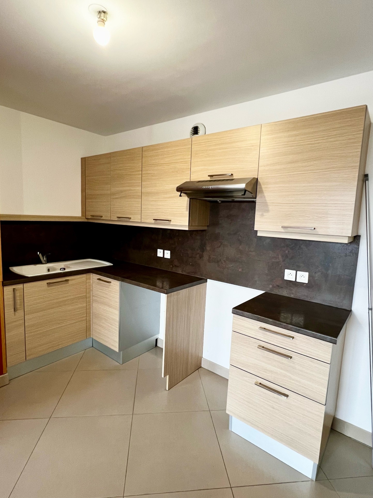 À Vendre   Superbe 2 pièces au dernier étage à Sainte Geneviève des Bois (91700) — photo 4