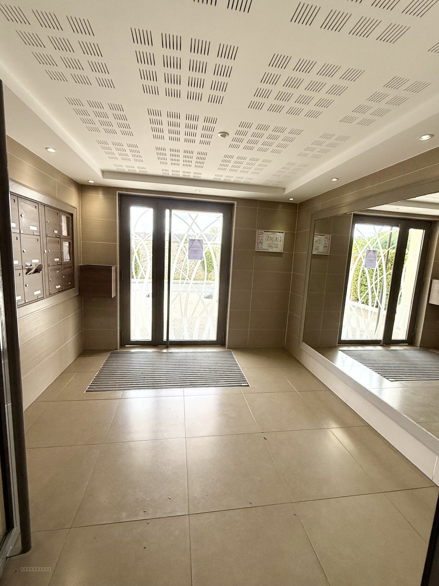 À Vendre   Superbe 2 pièces au dernier étage à Sainte Geneviève des Bois (91700) — photo 8