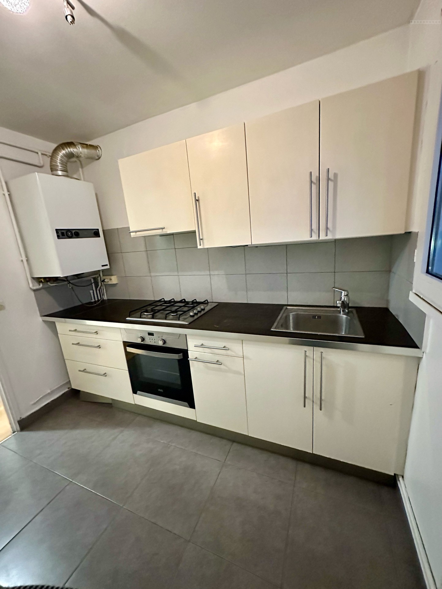 À VENDRE   2 pièces de 47,90 m2   Dernier étage   Proche GARE ! — photo 3