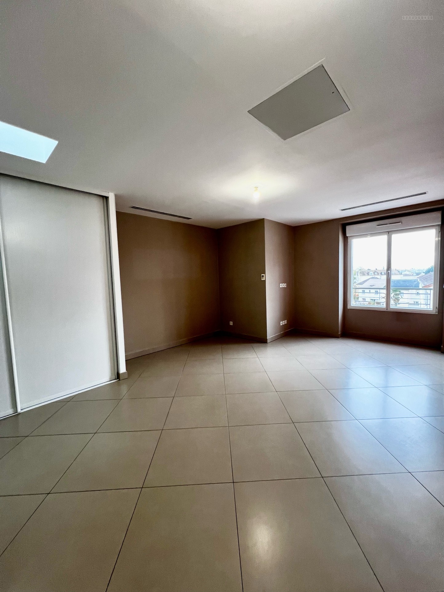 À Vendre   Superbe 2 pièces au dernier étage à Sainte Geneviève des Bois (91700) — photo 3