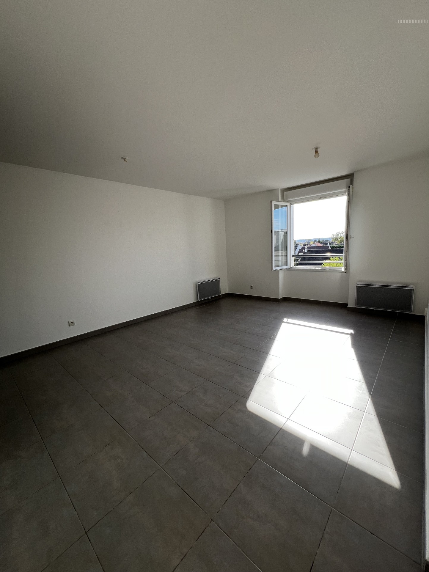 À vendre : Superbe appartement 2 pièces avec  2 parking extérieur — photo 3