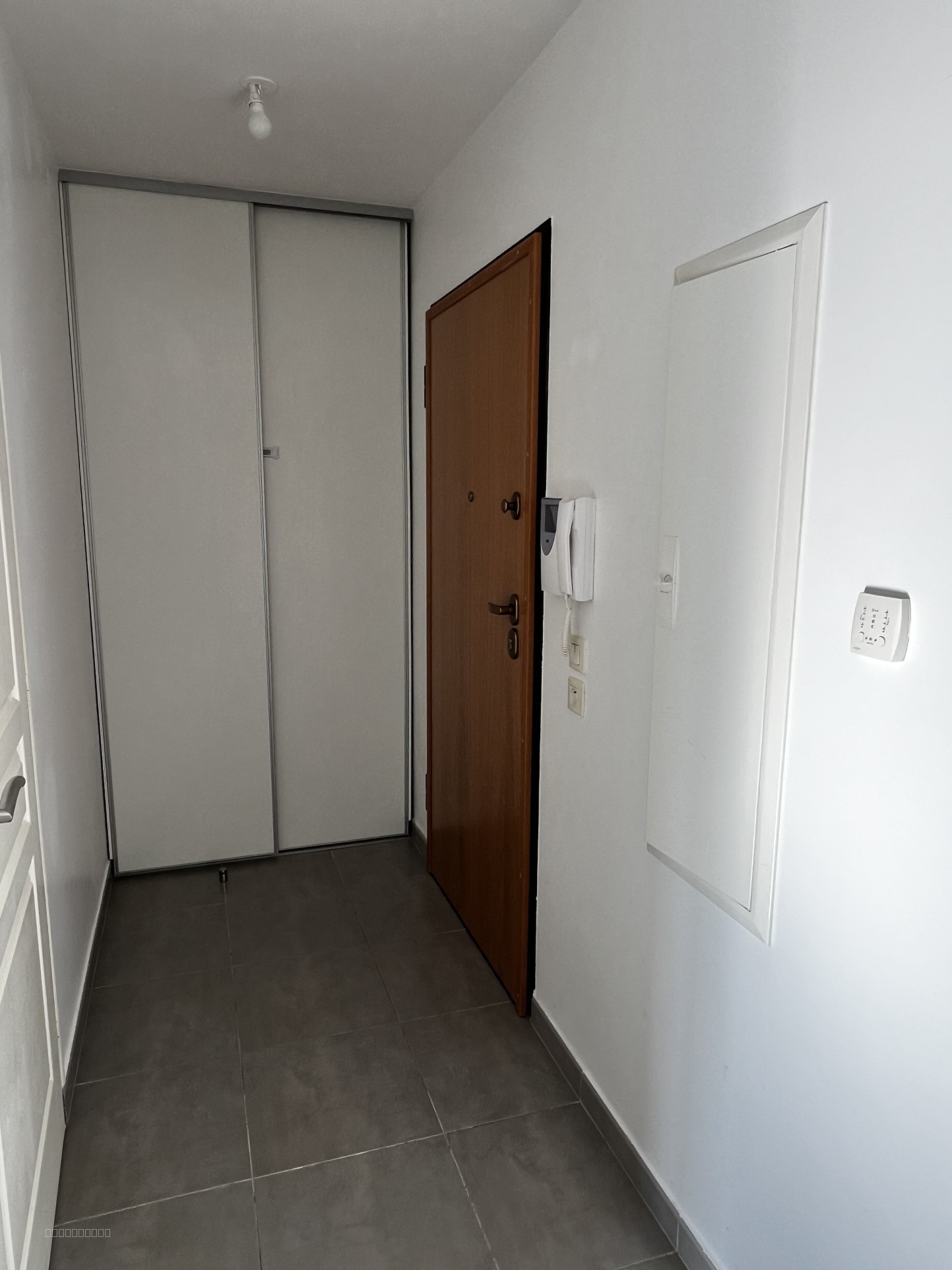 À vendre : Superbe appartement 2 pièces avec  2 parking extérieur — photo 8