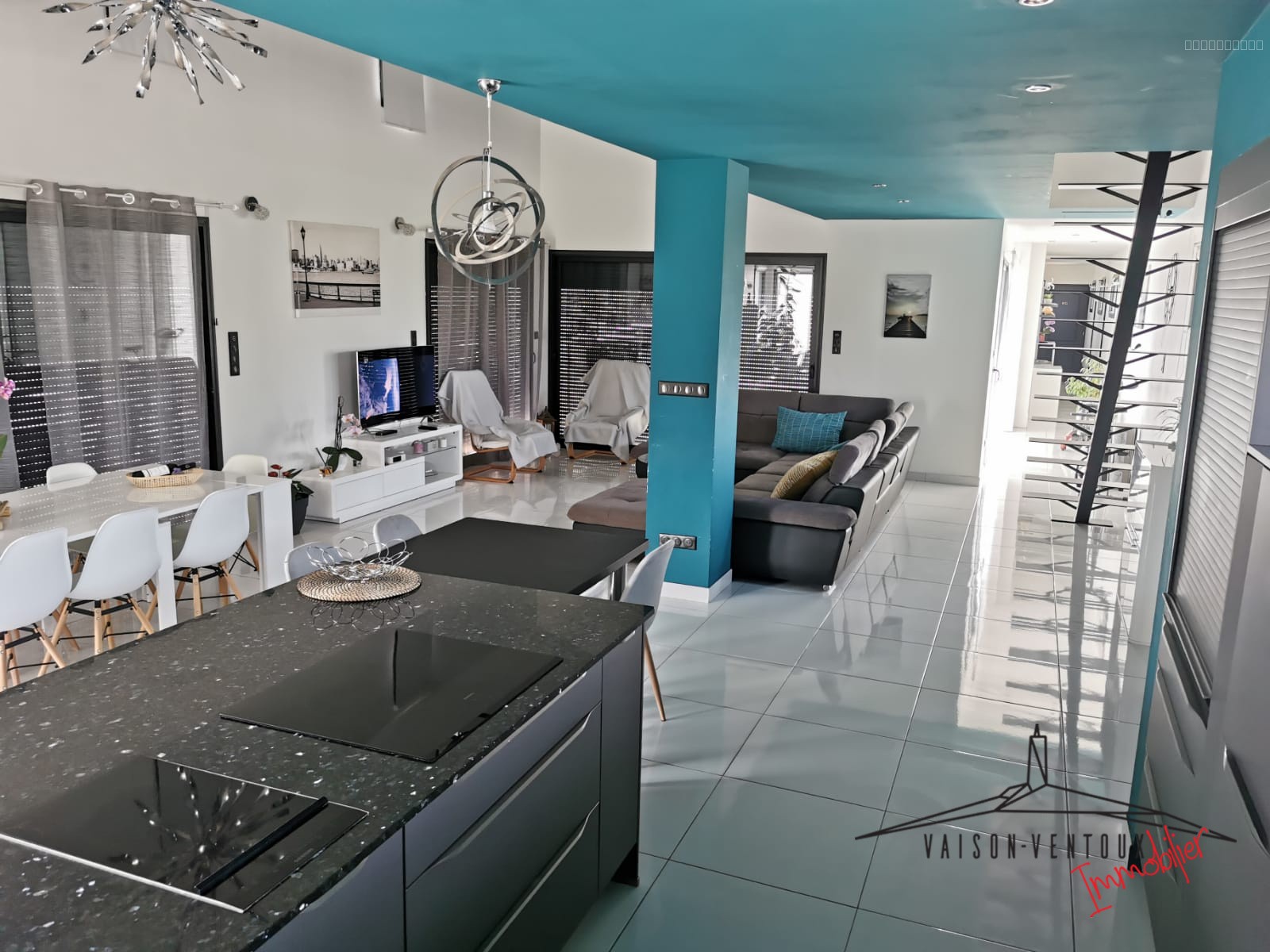 Spacieuse villa contemporaine avec piscine et spa — photo 11