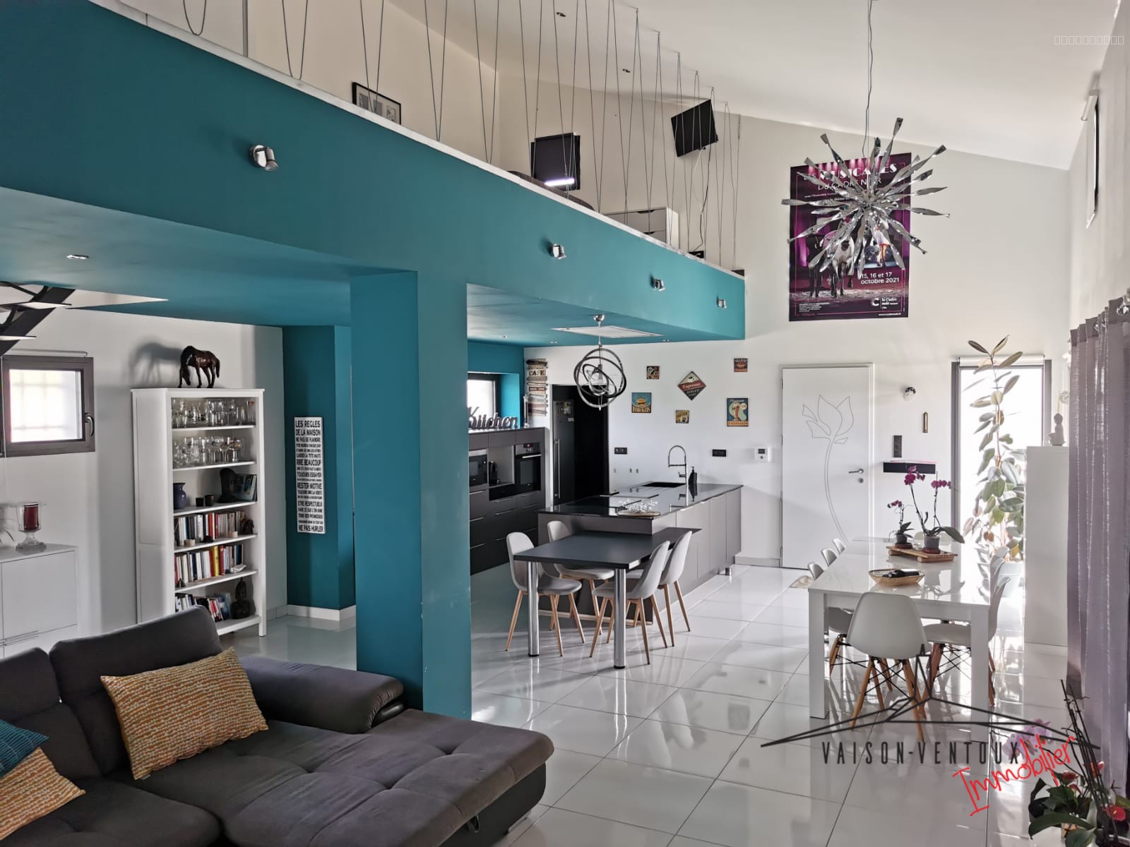 Spacieuse villa contemporaine avec piscine et spa — photo 9