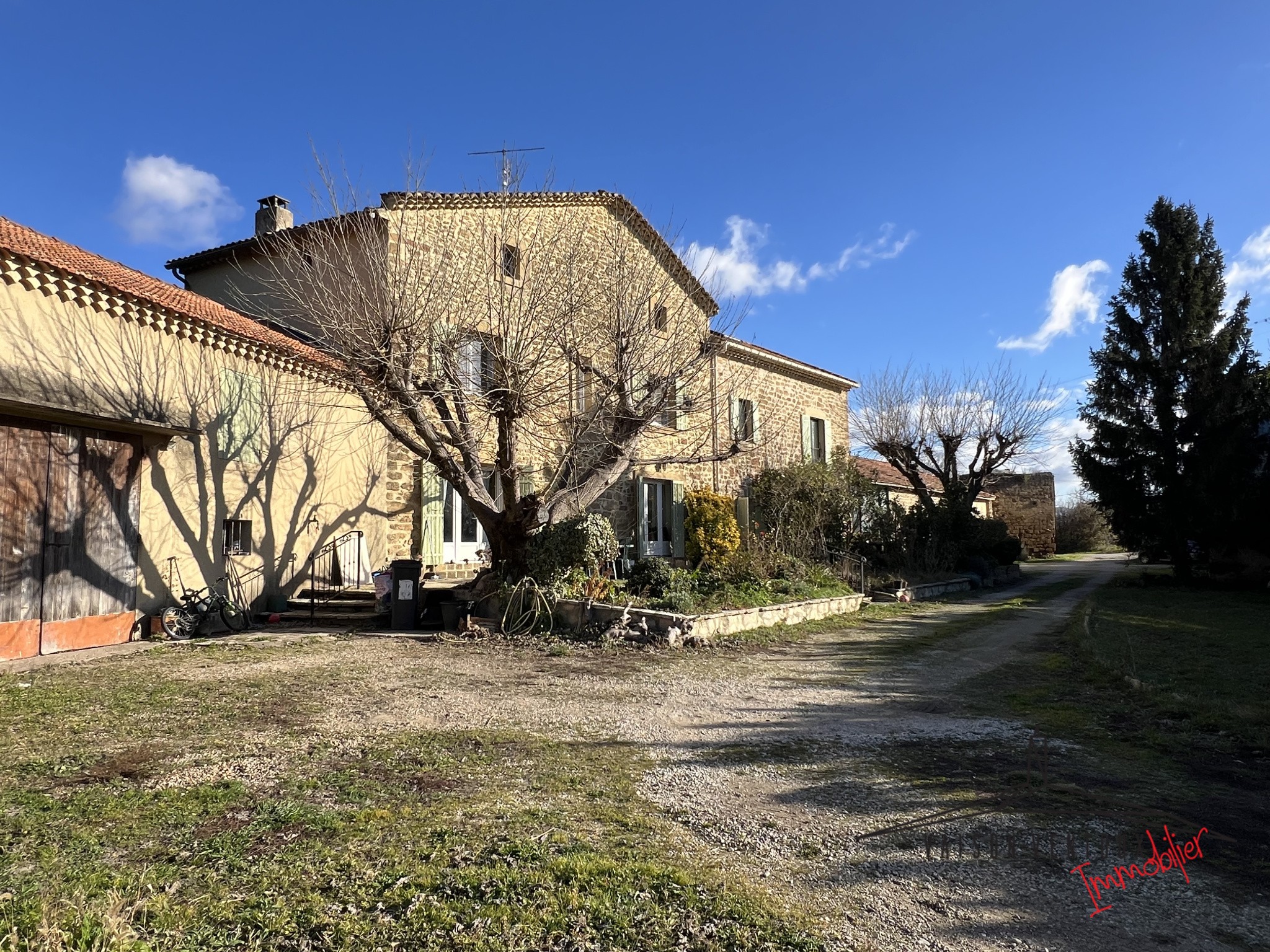 Ferme à vendre à Travaillan, 50 m², 10 pièces – photo 2 sur 20