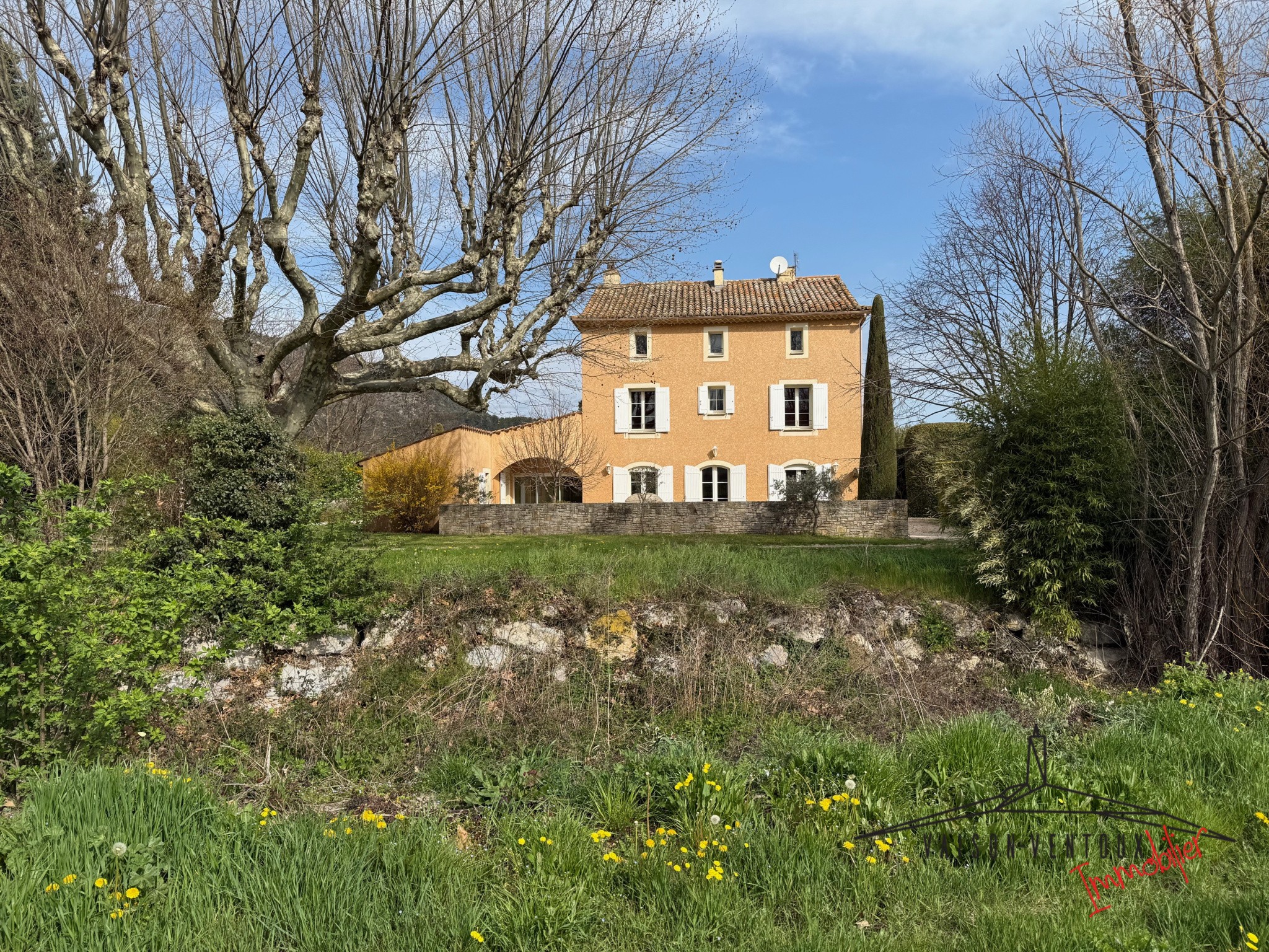 Maison à vendre à Malaucene, 17 m², 7 pièces – photo 1 sur 20