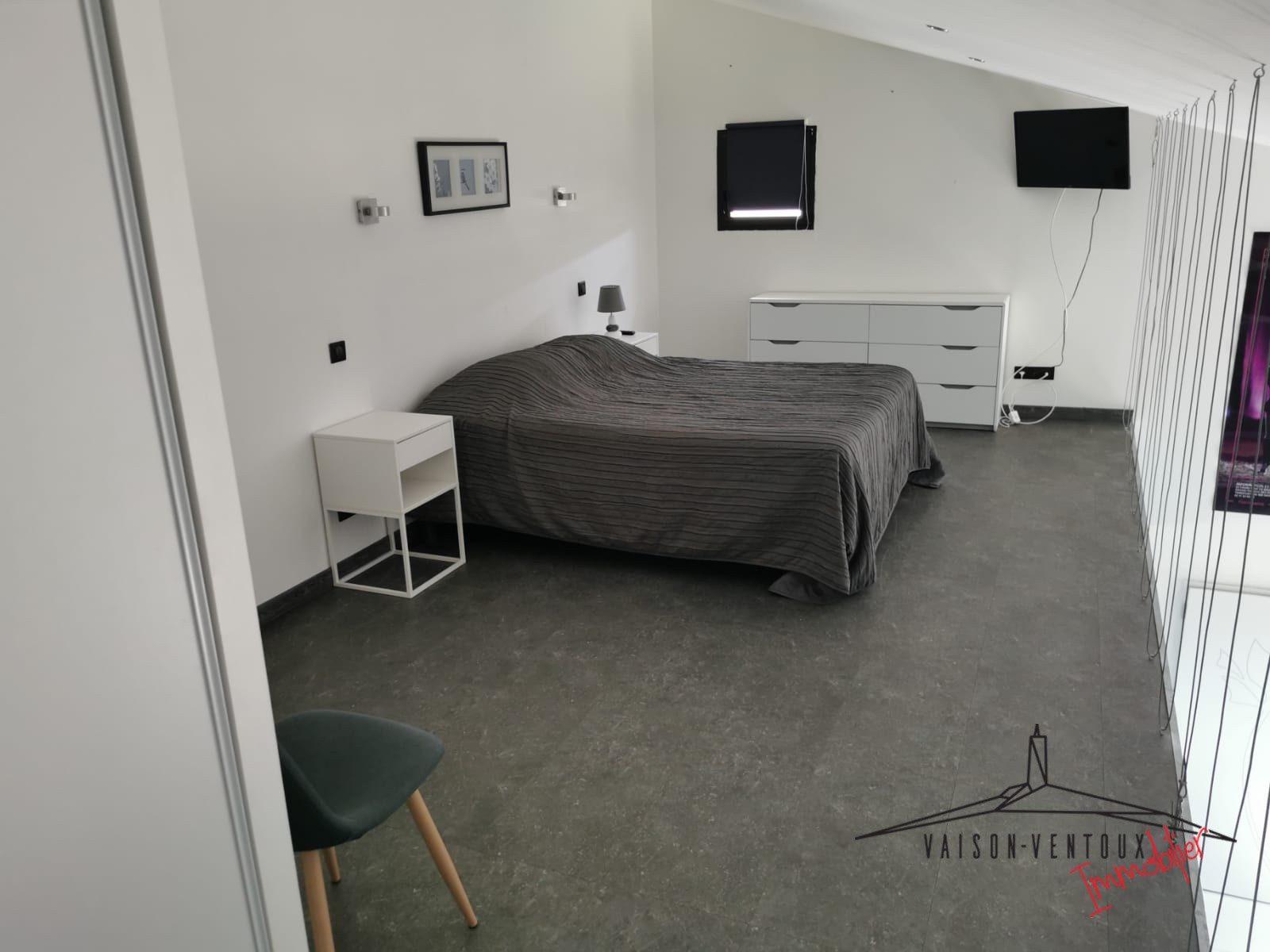 Spacieuse villa contemporaine avec piscine et spa — photo 19