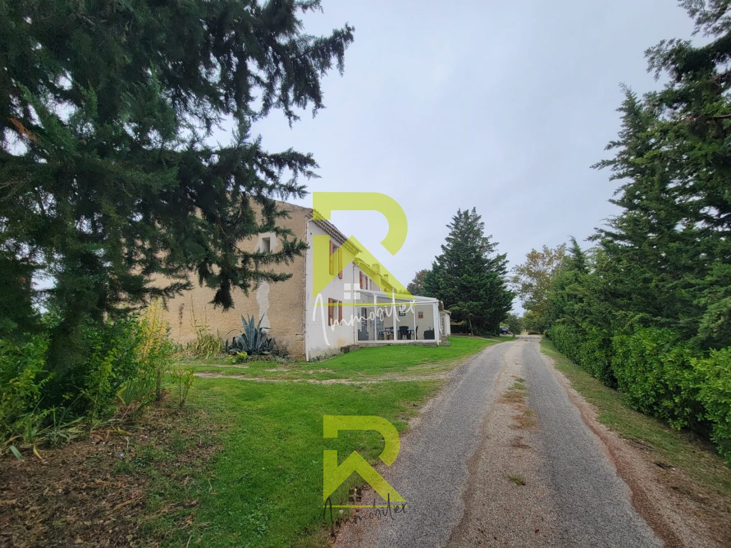 Bien immobilier à vendre à Mezerville, 786 m², 10 pièces – photo 2 sur 19