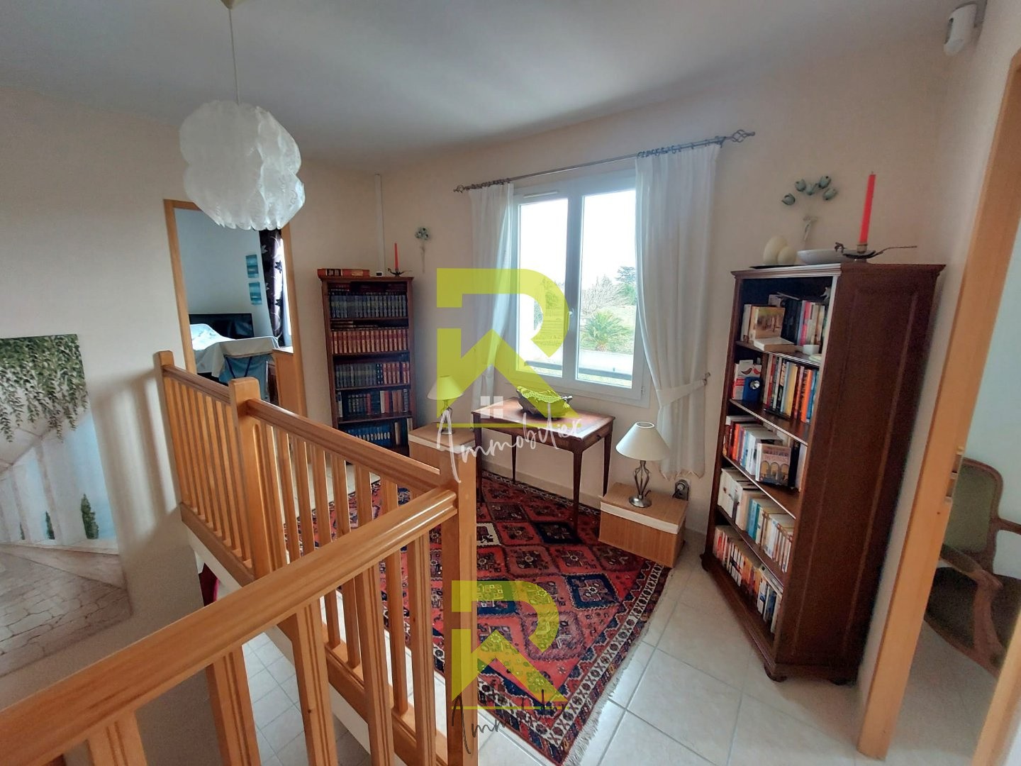 Magnifique demeure d'une superficie d'environ 160m2, nichée sur un terrain spacieux et paysagé de 1336m2. — photo 7