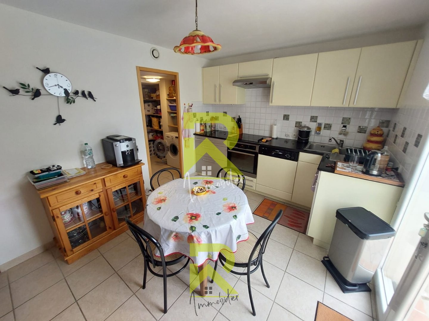 Magnifique demeure d'une superficie d'environ 160m2, nichée sur un terrain spacieux et paysagé de 1336m2. — photo 5