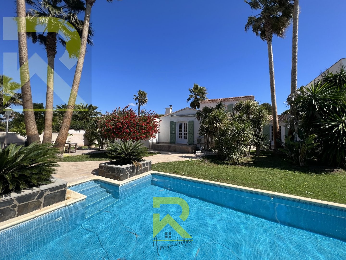 Maison à vendre à Agde, 600 m², 4 pièces – photo 1 sur 12