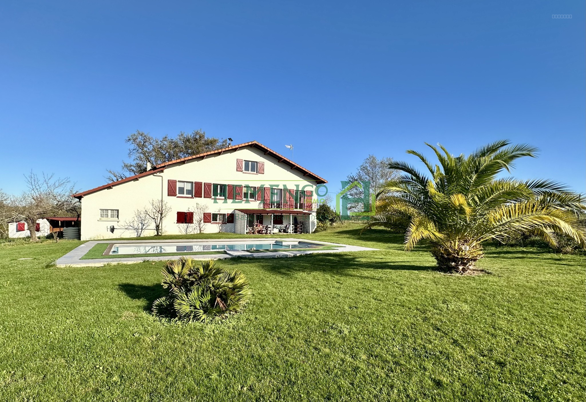 Bien immobilier à vendre à Domezain berraute, 252 m², 12 pièces – photo 1 sur 18