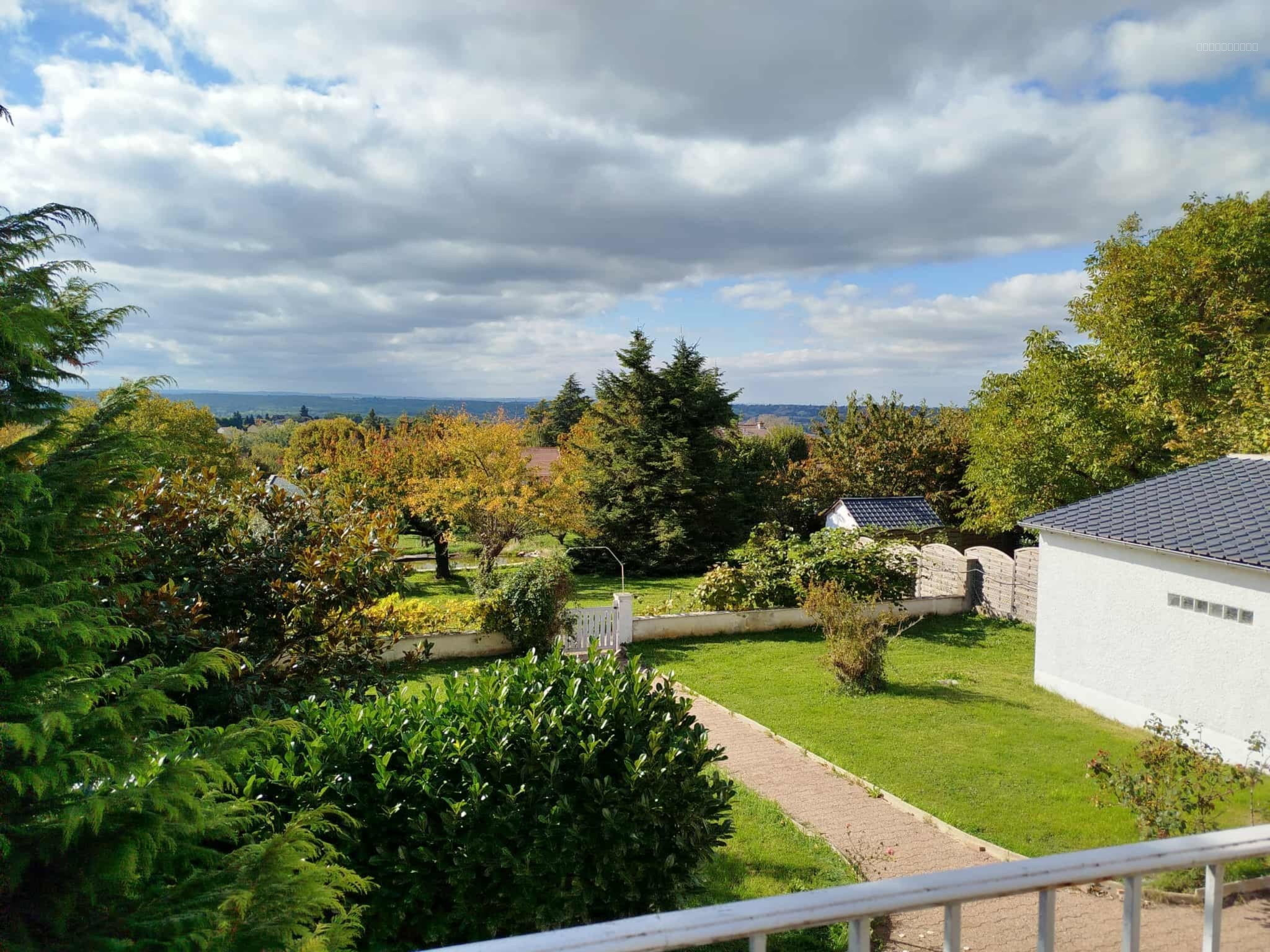 Maison à vendre à Creuzier le vieux, 1 080 m², 6 pièces – photo 1 sur 11