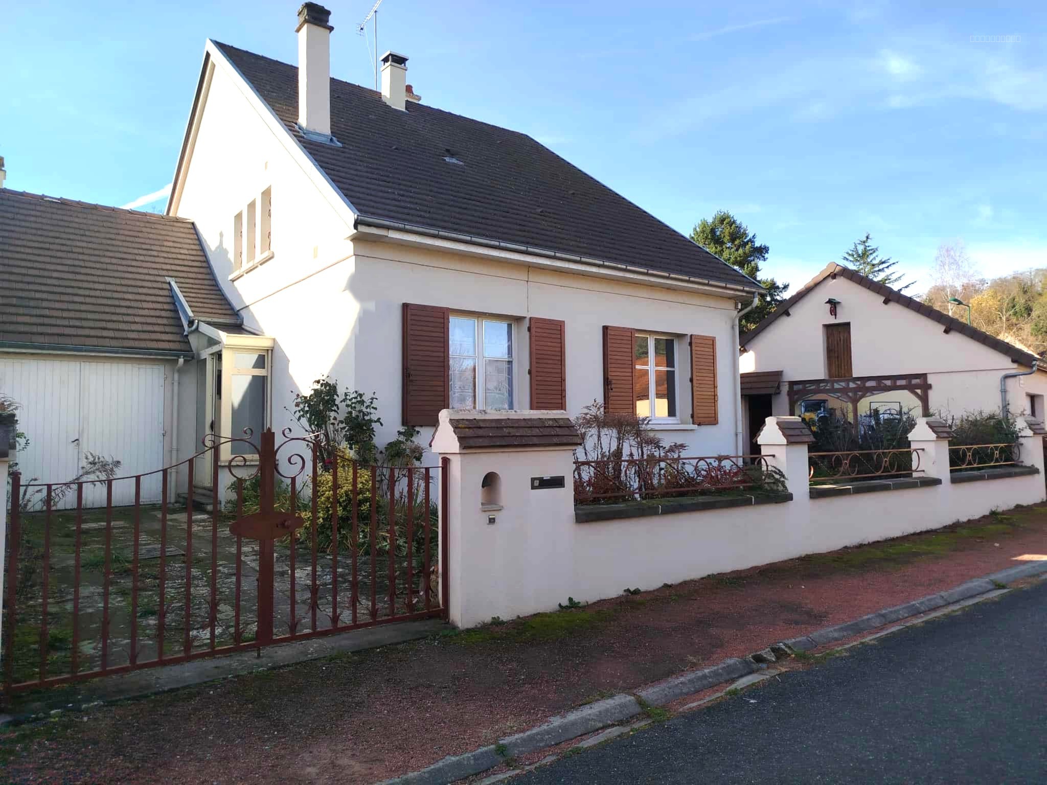 Maison à vendre à Creuzier le vieux, 641 m², 6 pièces – photo 1 sur 13