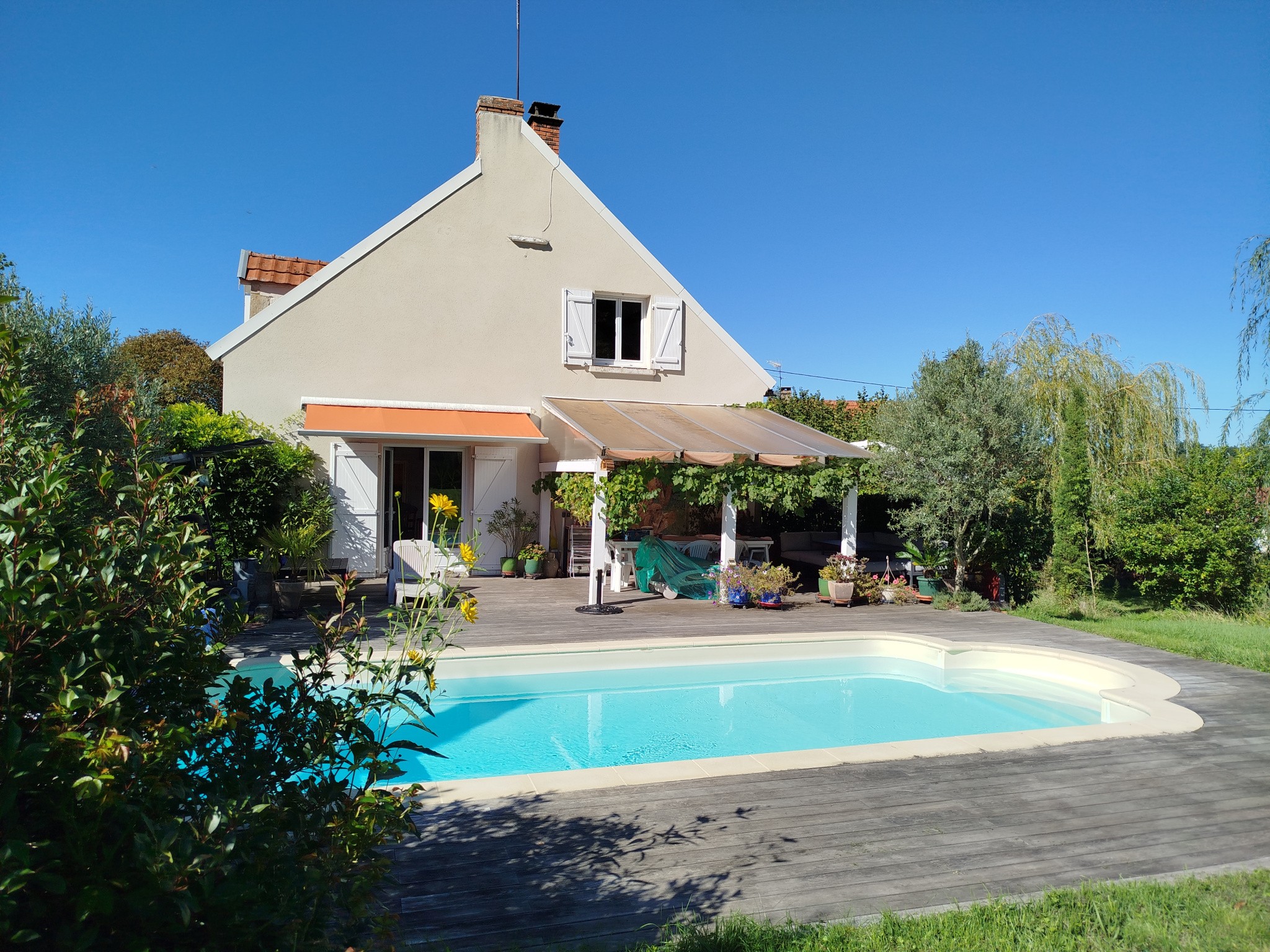 Maison à vendre à Brugheas, 580 m², 5 pièces – photo 1 sur 16