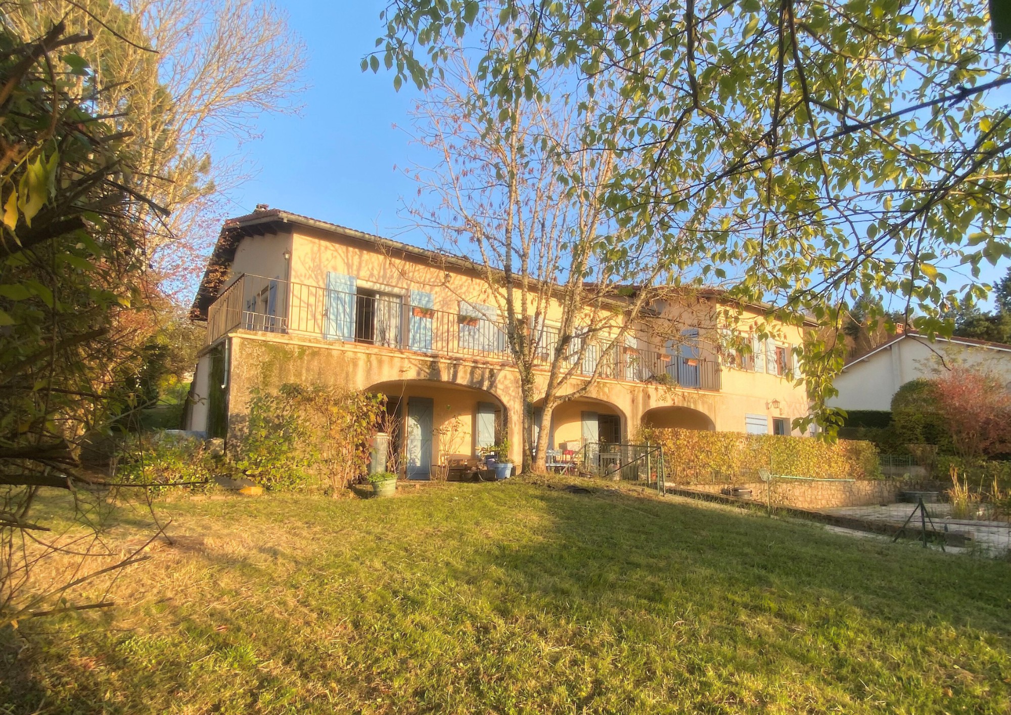 Maison à vendre à Courpiere, 180 m², 6 pièces – photo 1 sur 13