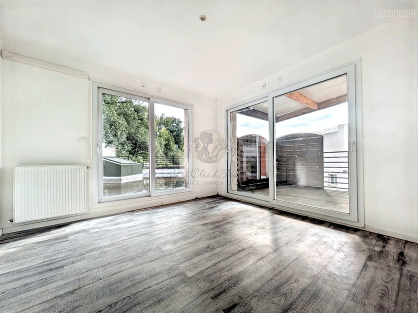 Maison de 160 m2 avec bureaux et locaux de stockage attenants de 110 m2 à Saint-Genis-Laval — photo 13
