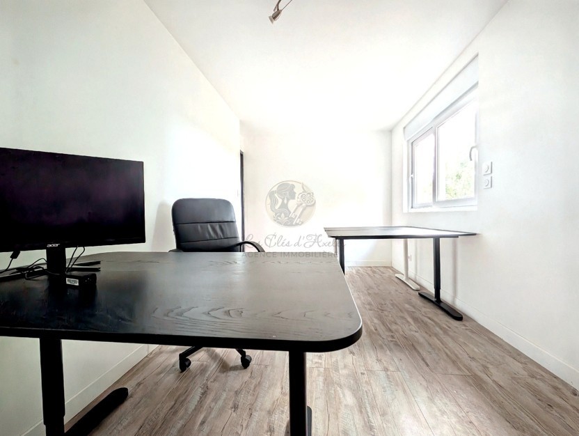 Maison de 160 m2 avec bureaux et locaux de stockage attenants de 110 m2 à Saint-Genis-Laval — photo 10